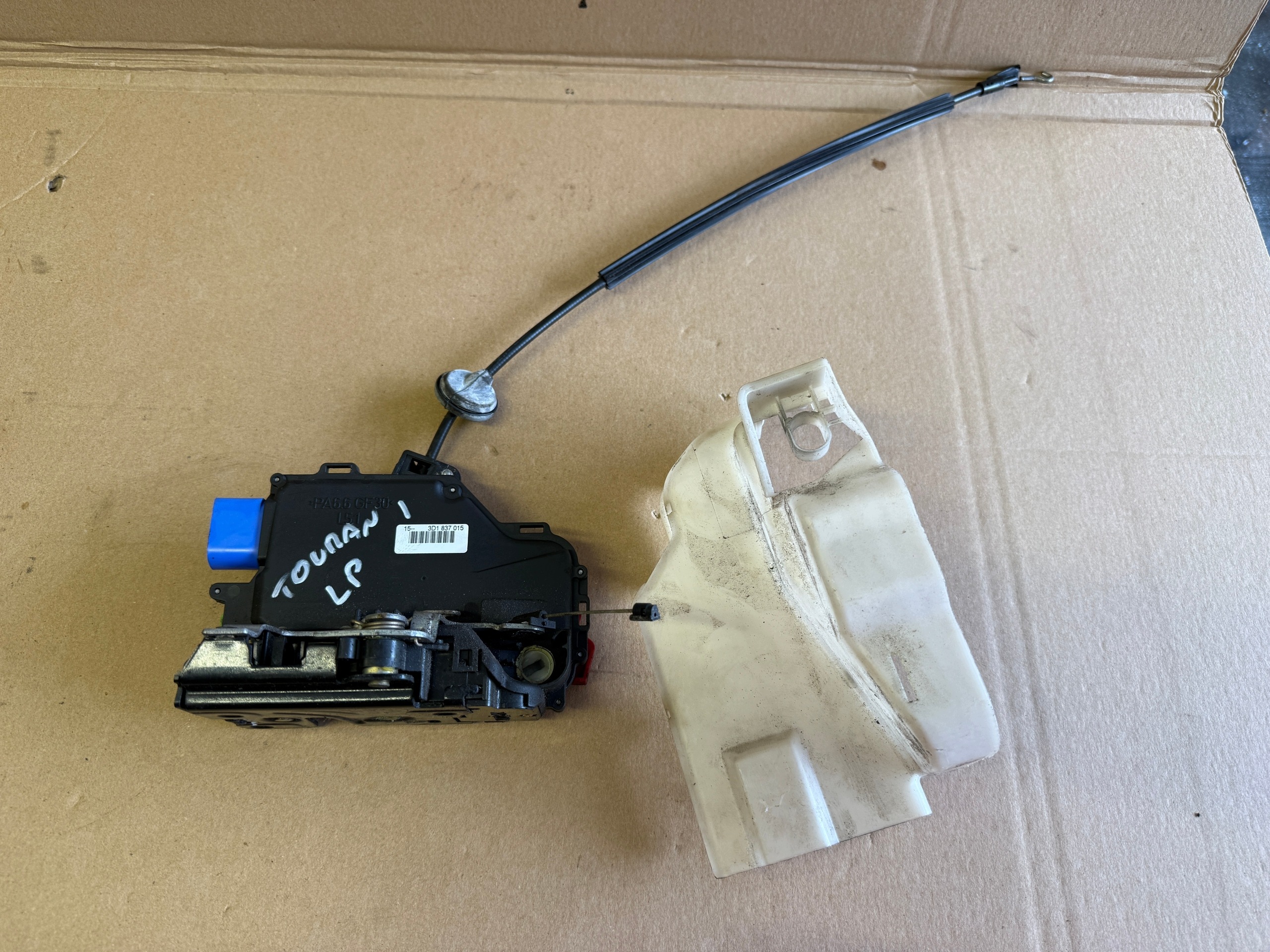 VW TOURAN and CADDY lock door left front front 3D1837015