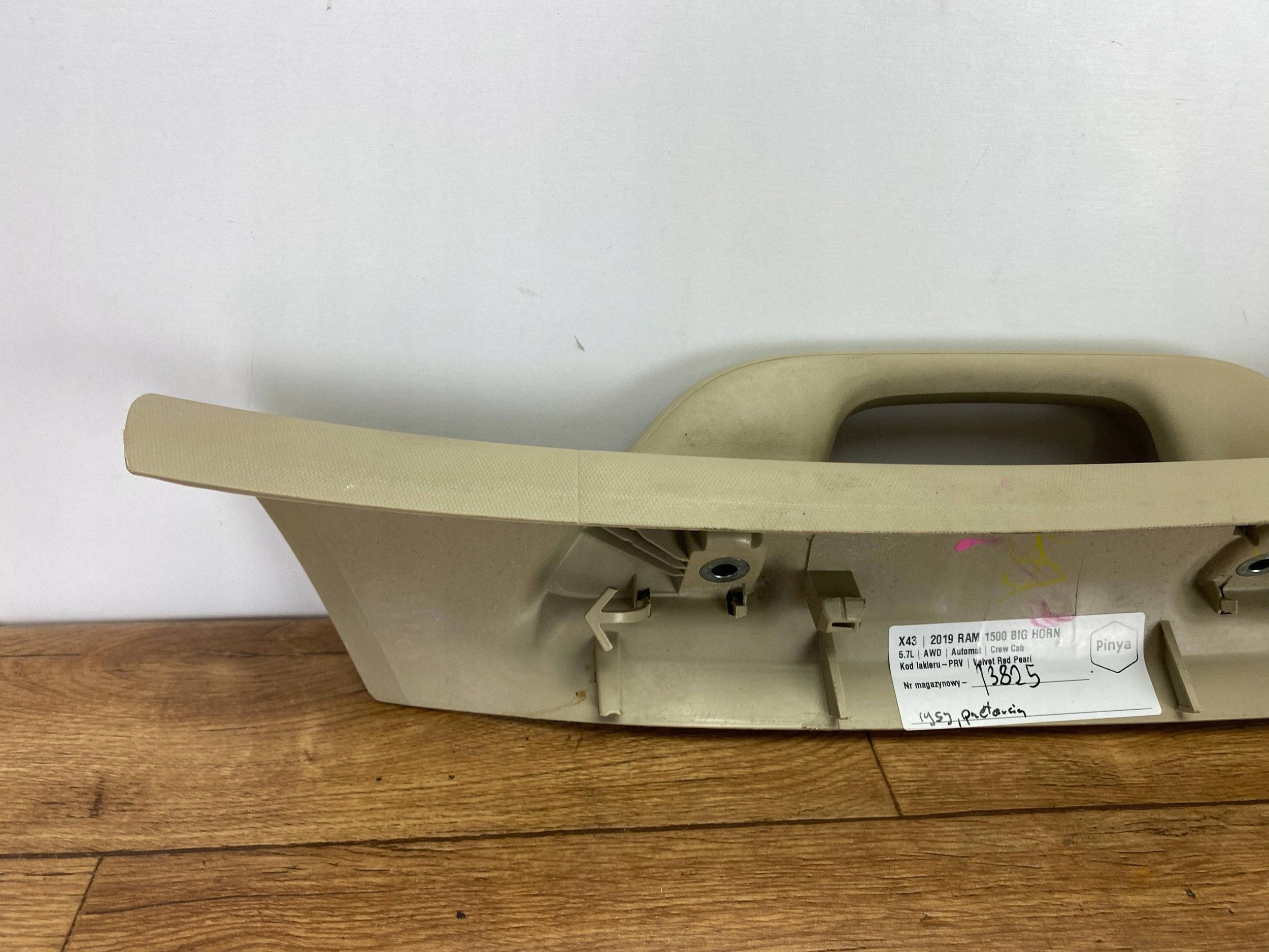 handle sufitowa Dodge Ram 1500 DT 2019+