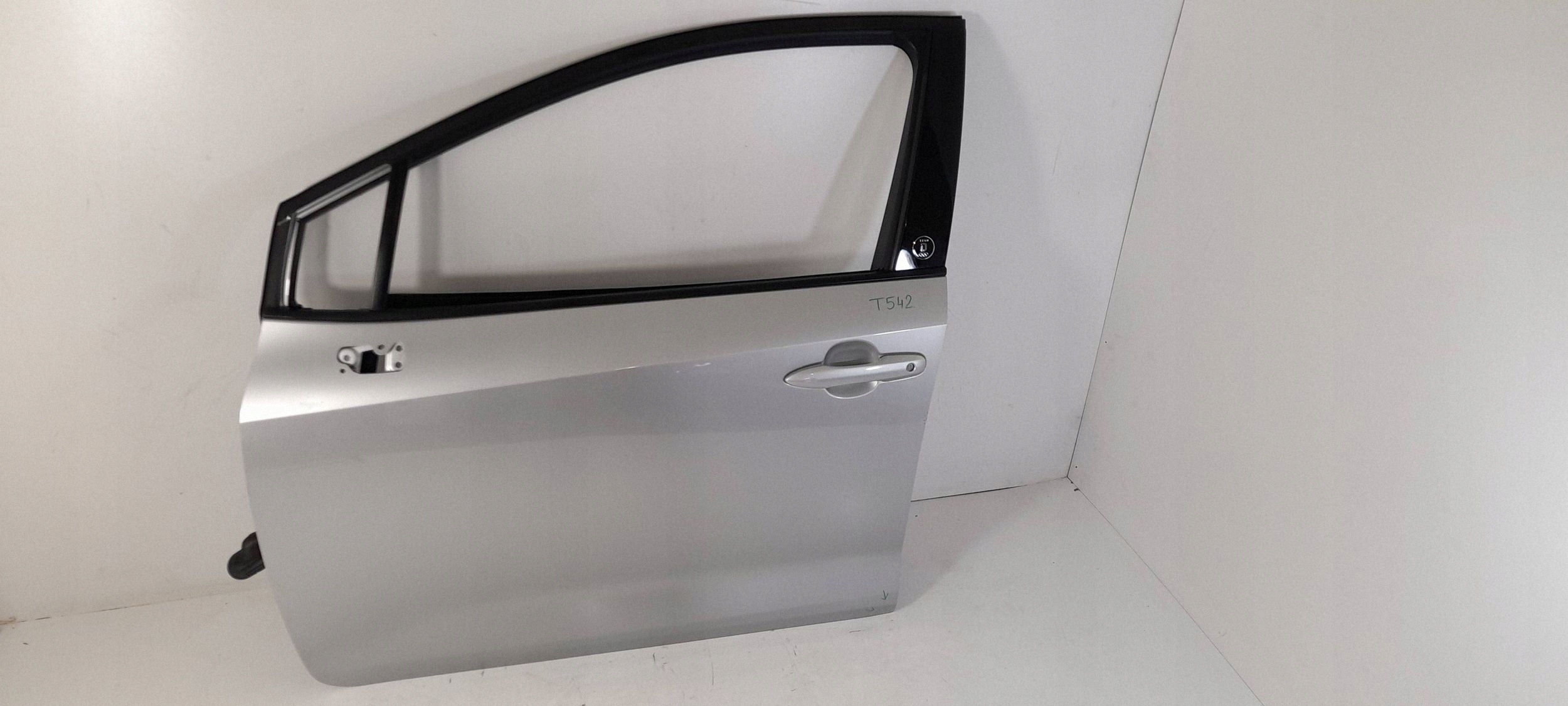 Toyota Corolla E21 door front left 1F7 (T542)