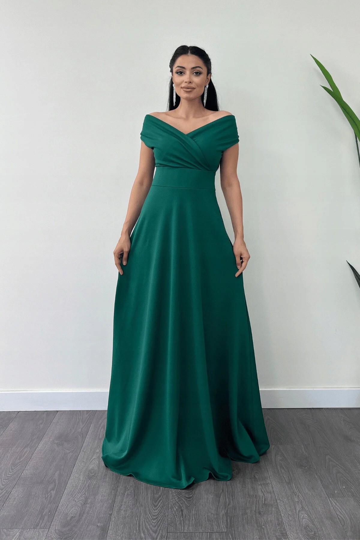 Zelená Rozevřená Šaty S Výstřihem A Odhalenými Rameny 42 5IA