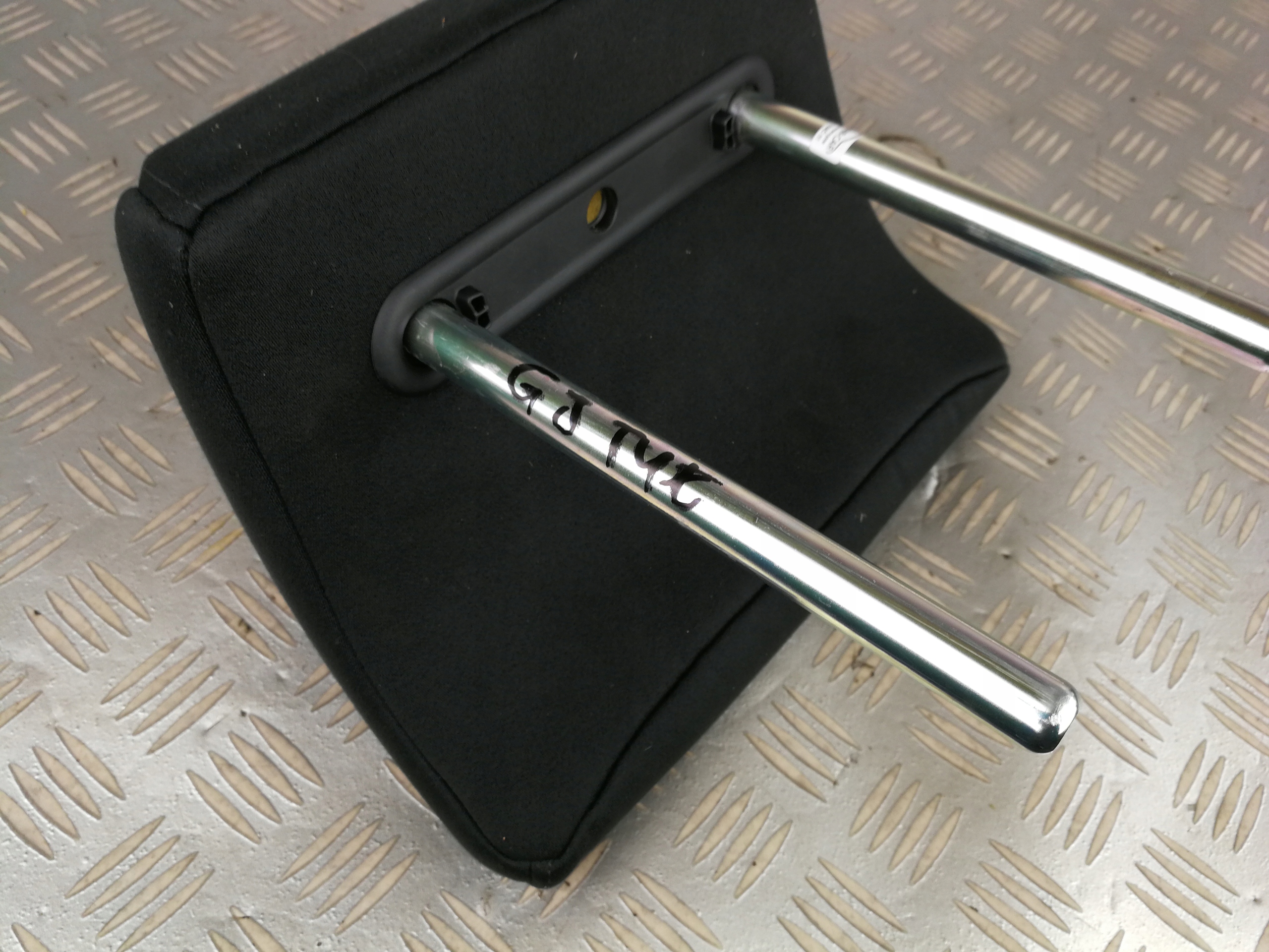 zagłówek materiałowy tył tylny lewy prawy MAZDA 6 GJ III 3 2012- Typ samochodu Samochody osobowe