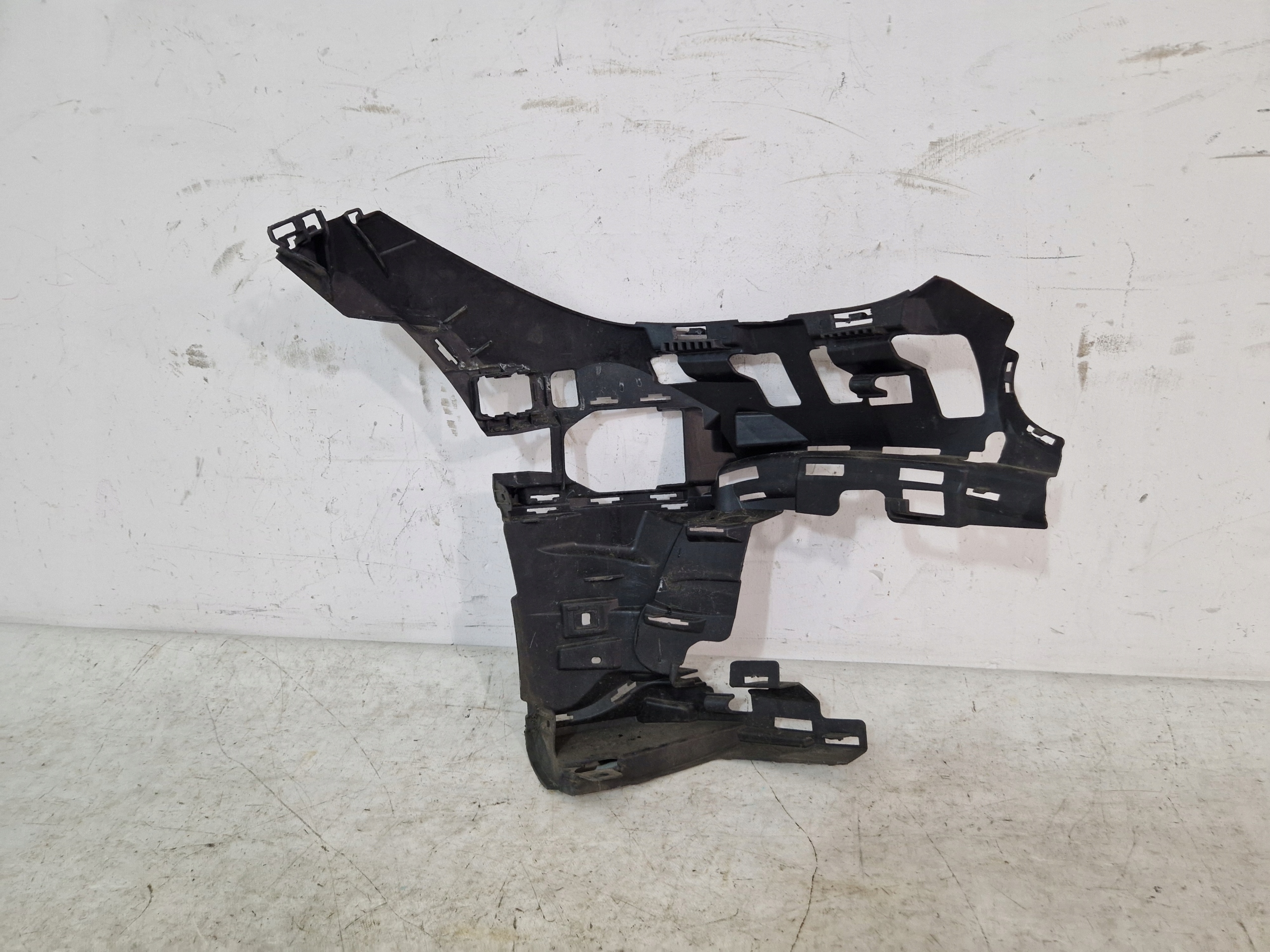 MERCEDES C-KLASA W206 bumper bracket left front AMG-LINE A2068856705
