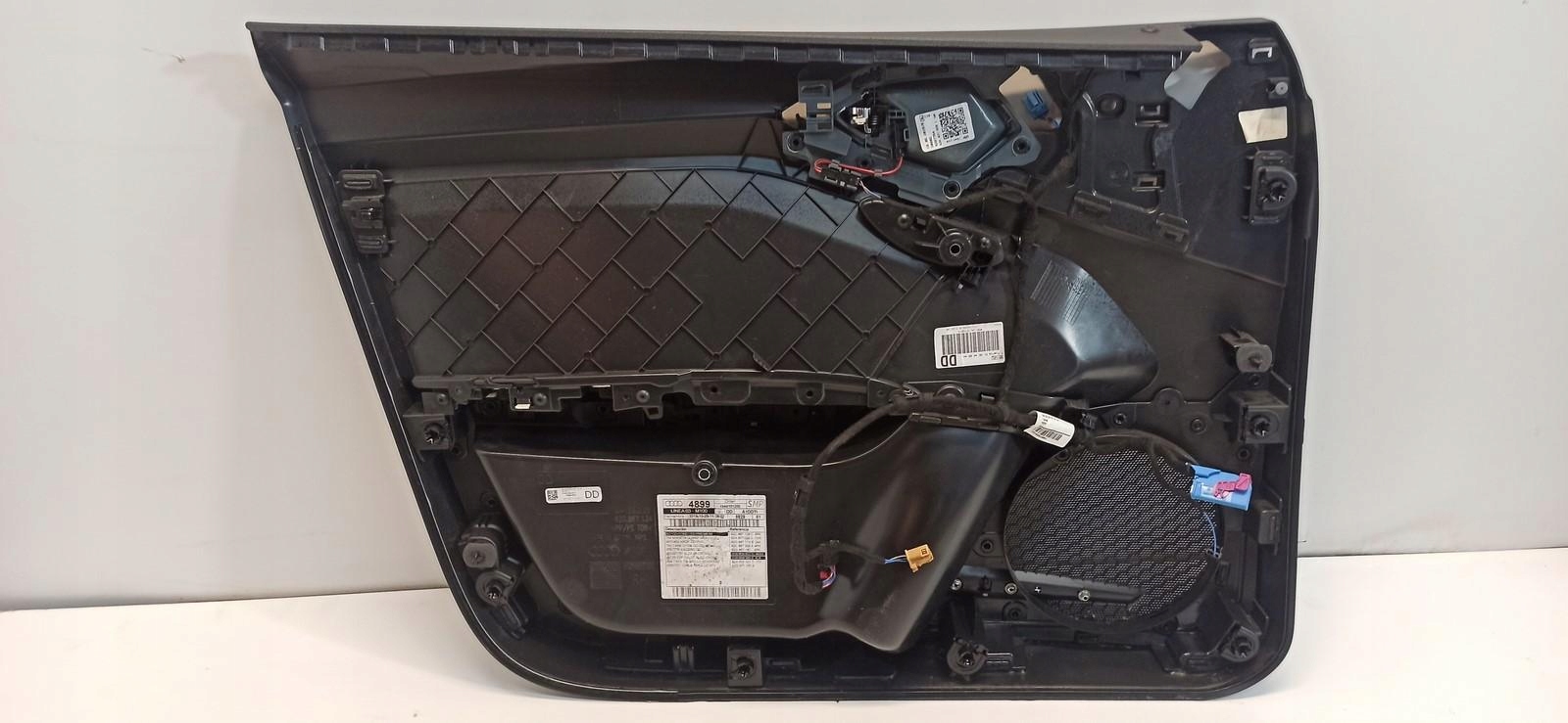 Audi A1 82A дверные карты правый передний SPORTBACK