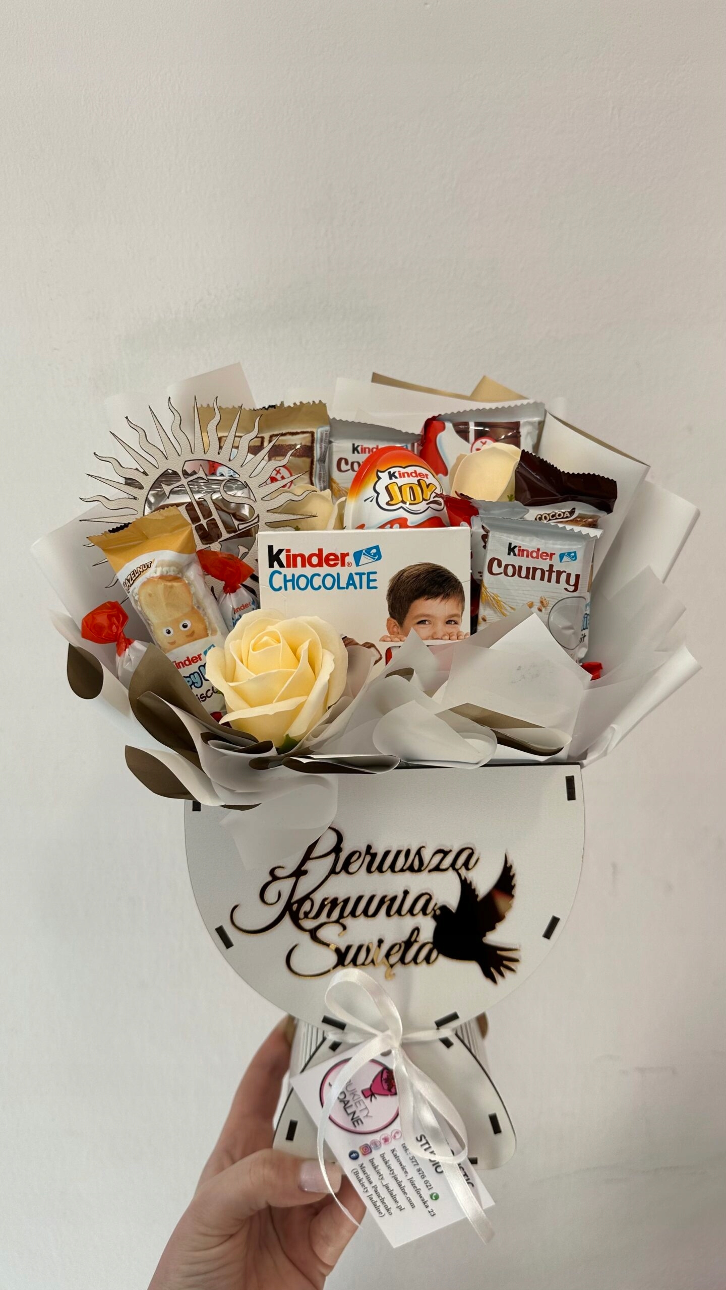 Levně Box naplněný sladkostmi Dřevěný kalich pro první svaté přijímání