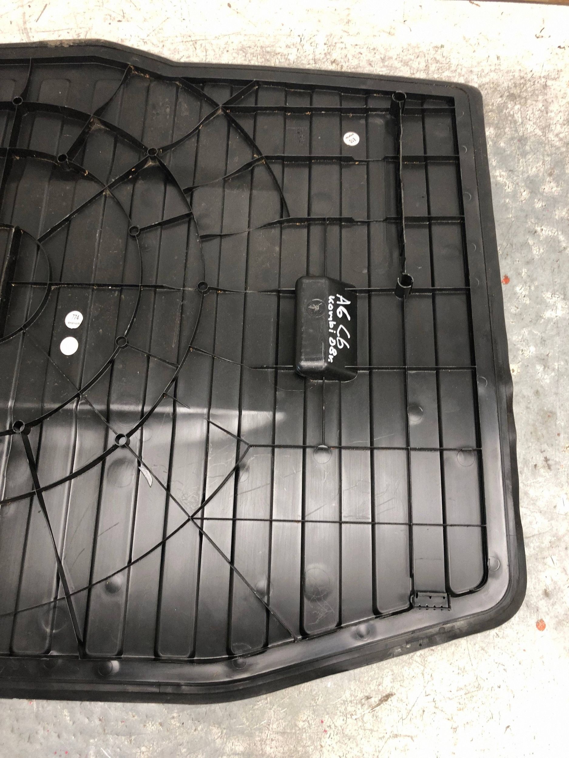 floor mats boot AUDI A6 C6 KOMBI 4F9863547