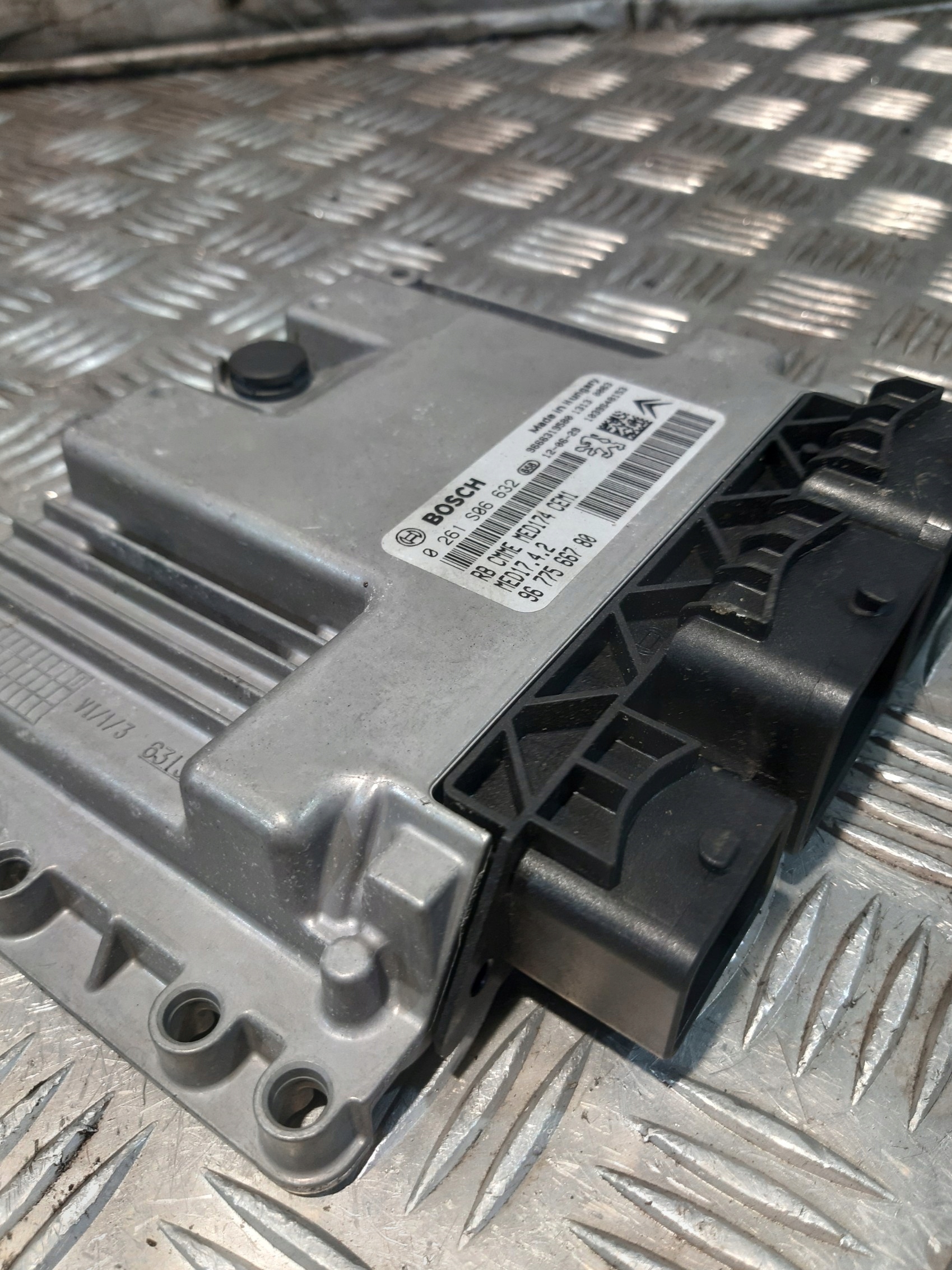 PEUGEOT 508 1.6 THP control unit computer of the engine 0261S06632 BOSCH
