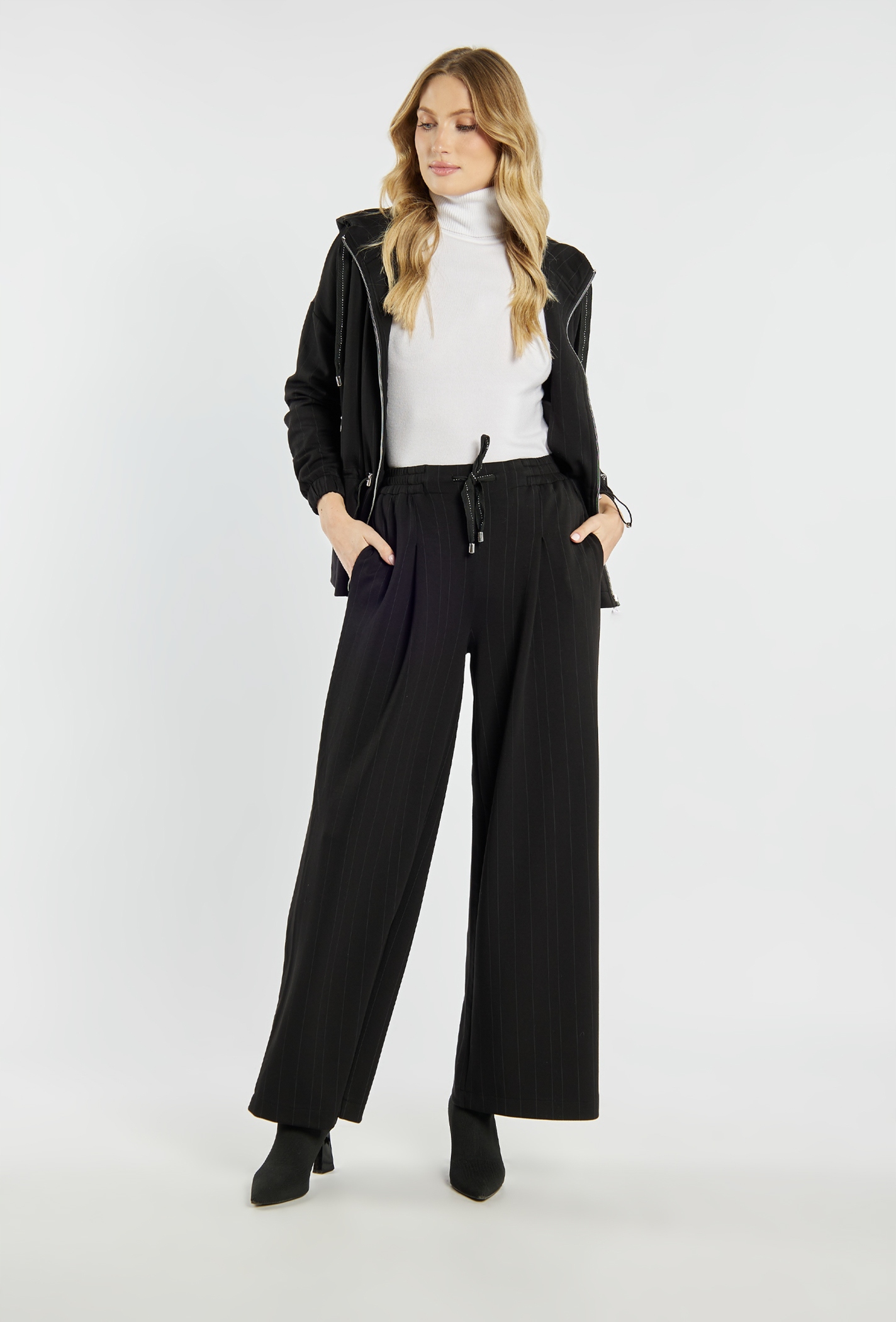 Monnari Spodnie w cienkie paski L