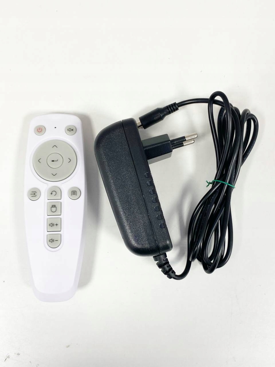 Projektor LCD VIVIBRIGHT L1 Basic Version srebrny 41C307 Model VIVIBRIGHT L1 Basic Version