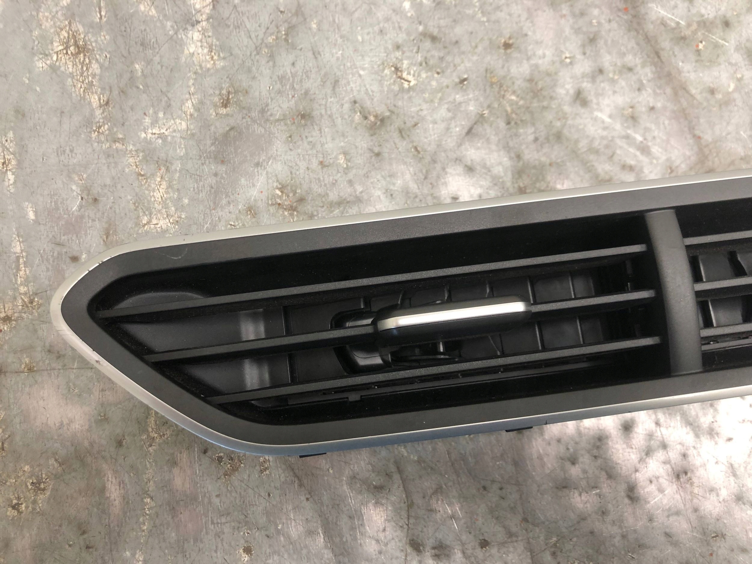 grid air conditioning devices central VW ID3 ID.3 10A819728