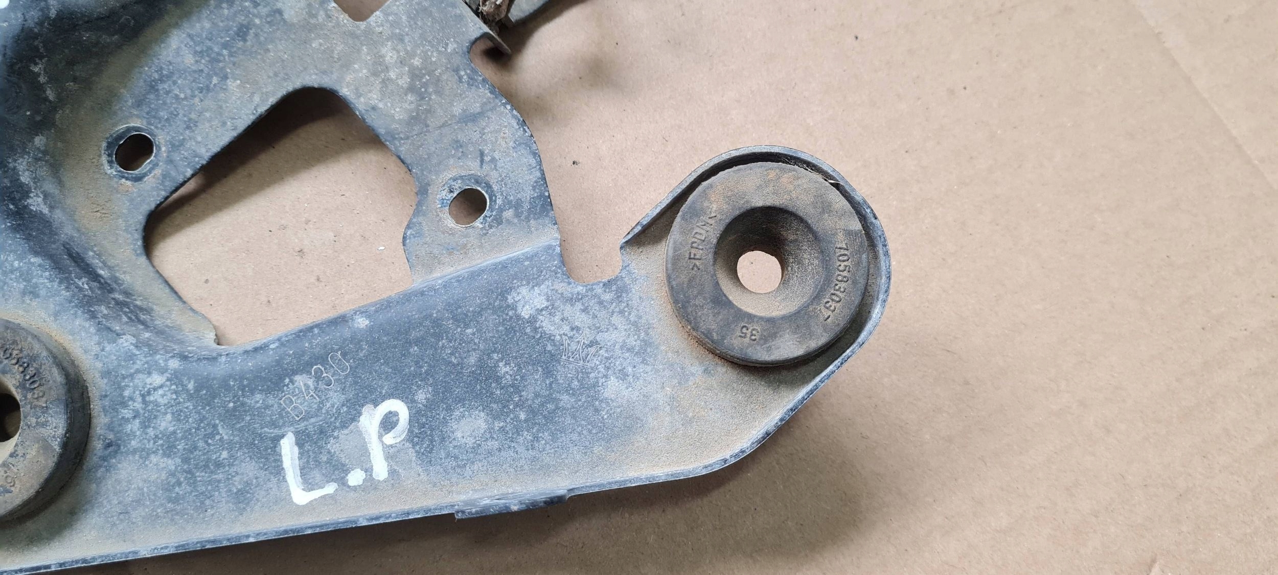 Maserati Quattroporte VI Halter Halter filter luft links vorne
