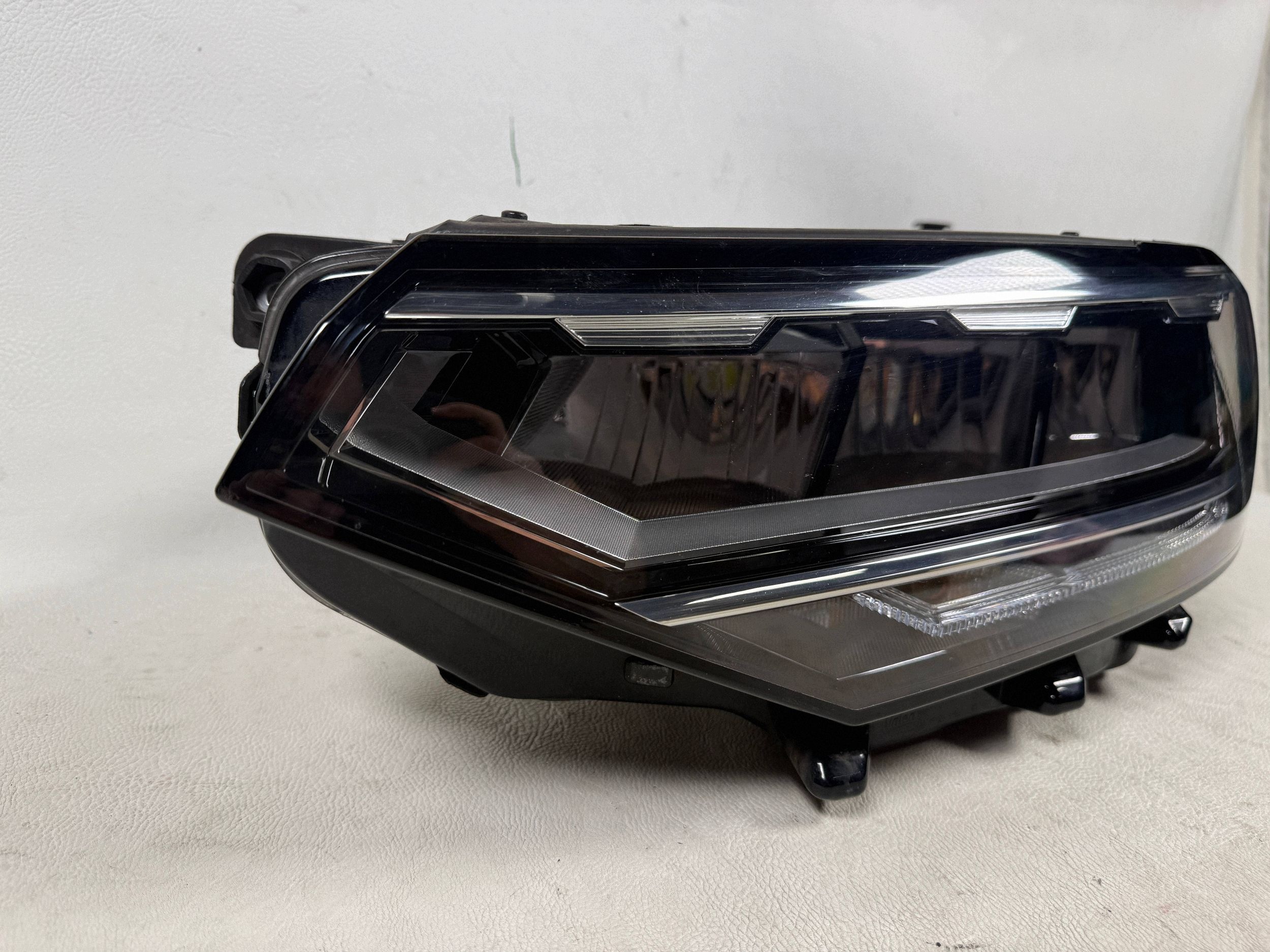 Vw Passat B8 19- Lift light left front front