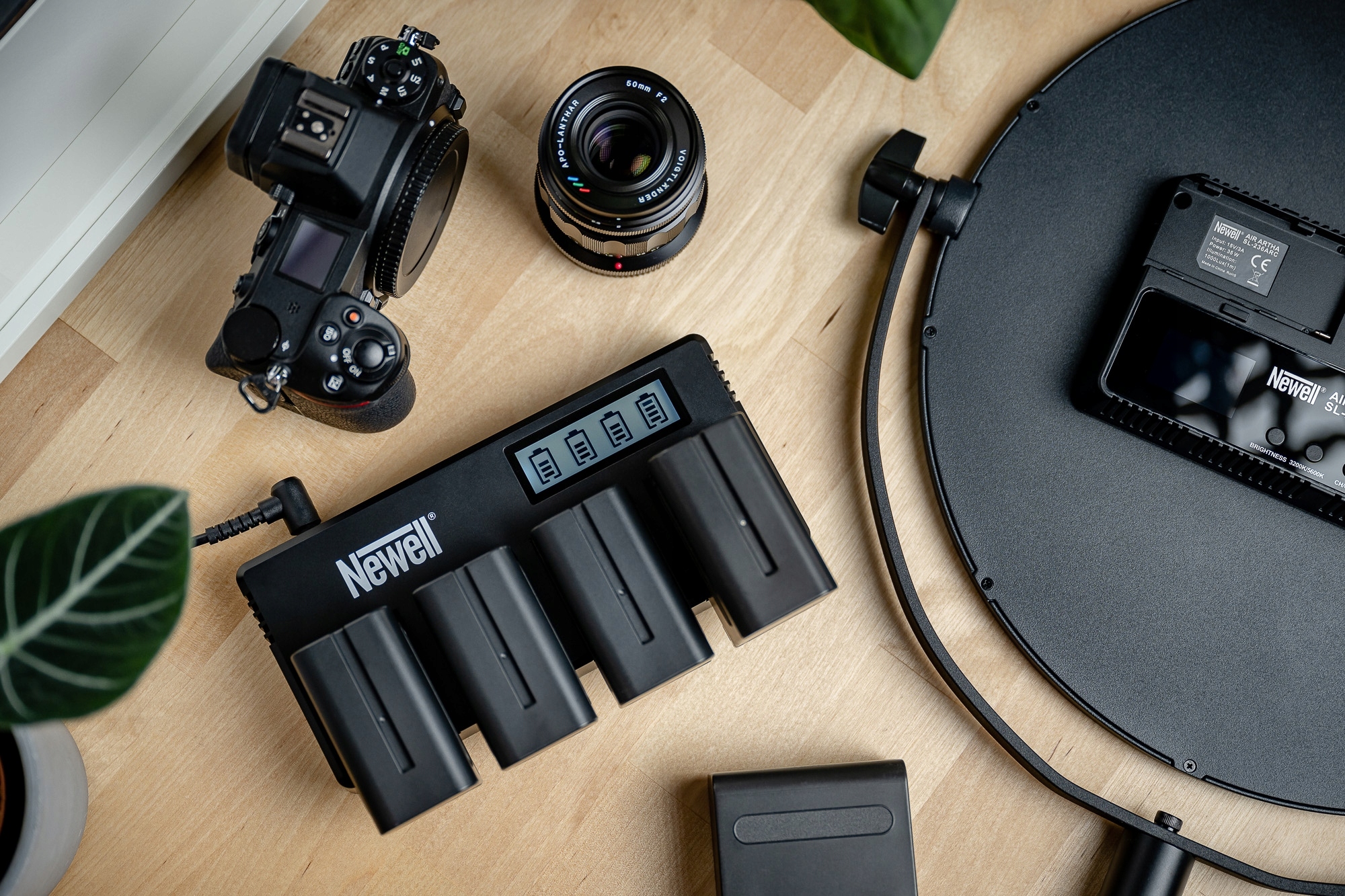 Ładowarka Newell DF-4CH do akumulatorów NP-F Liczba akumulatorów ładowanych jednocześnie 4