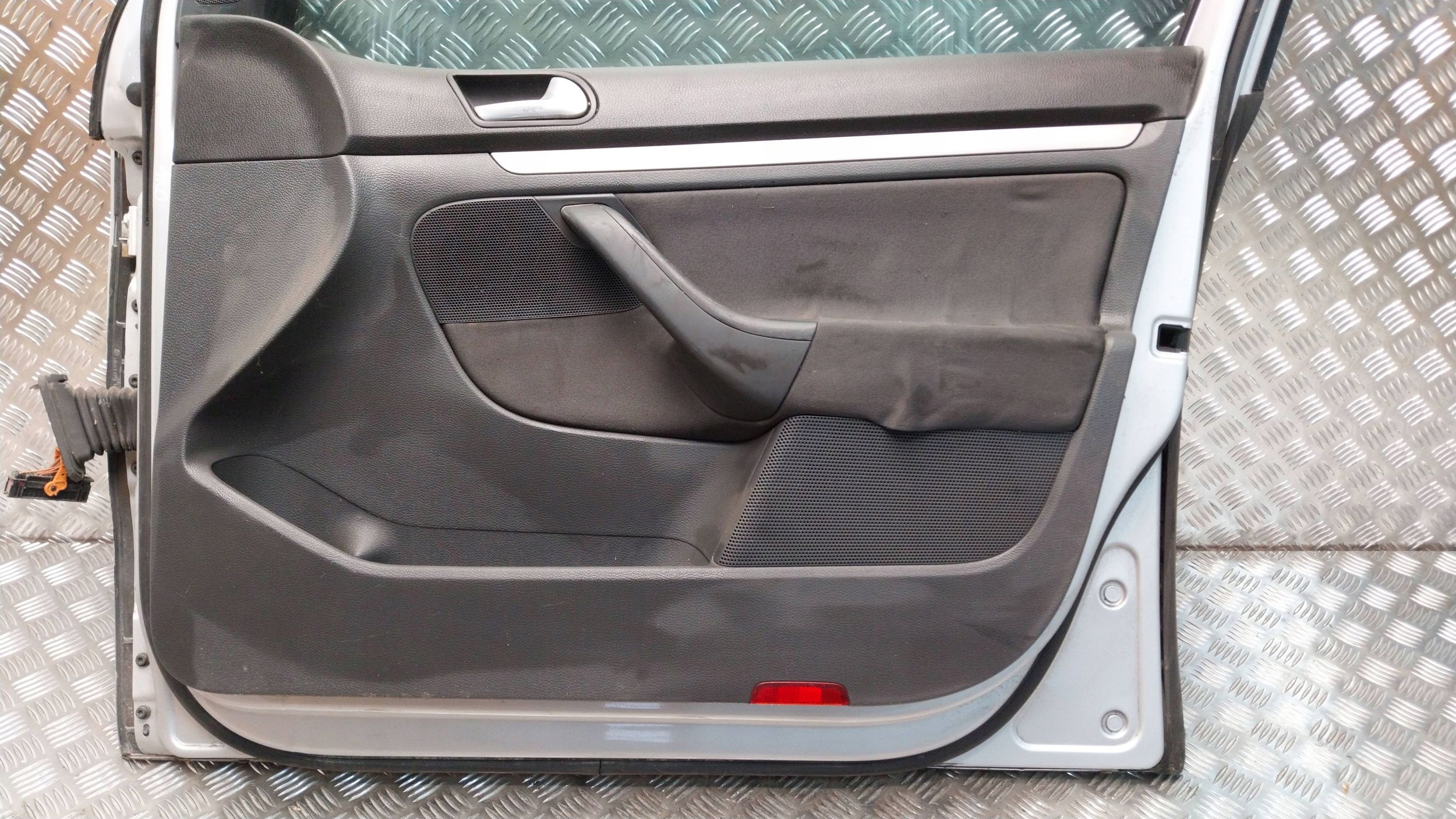 dveře předek pravé VW GOLF V HATCHBACK 03