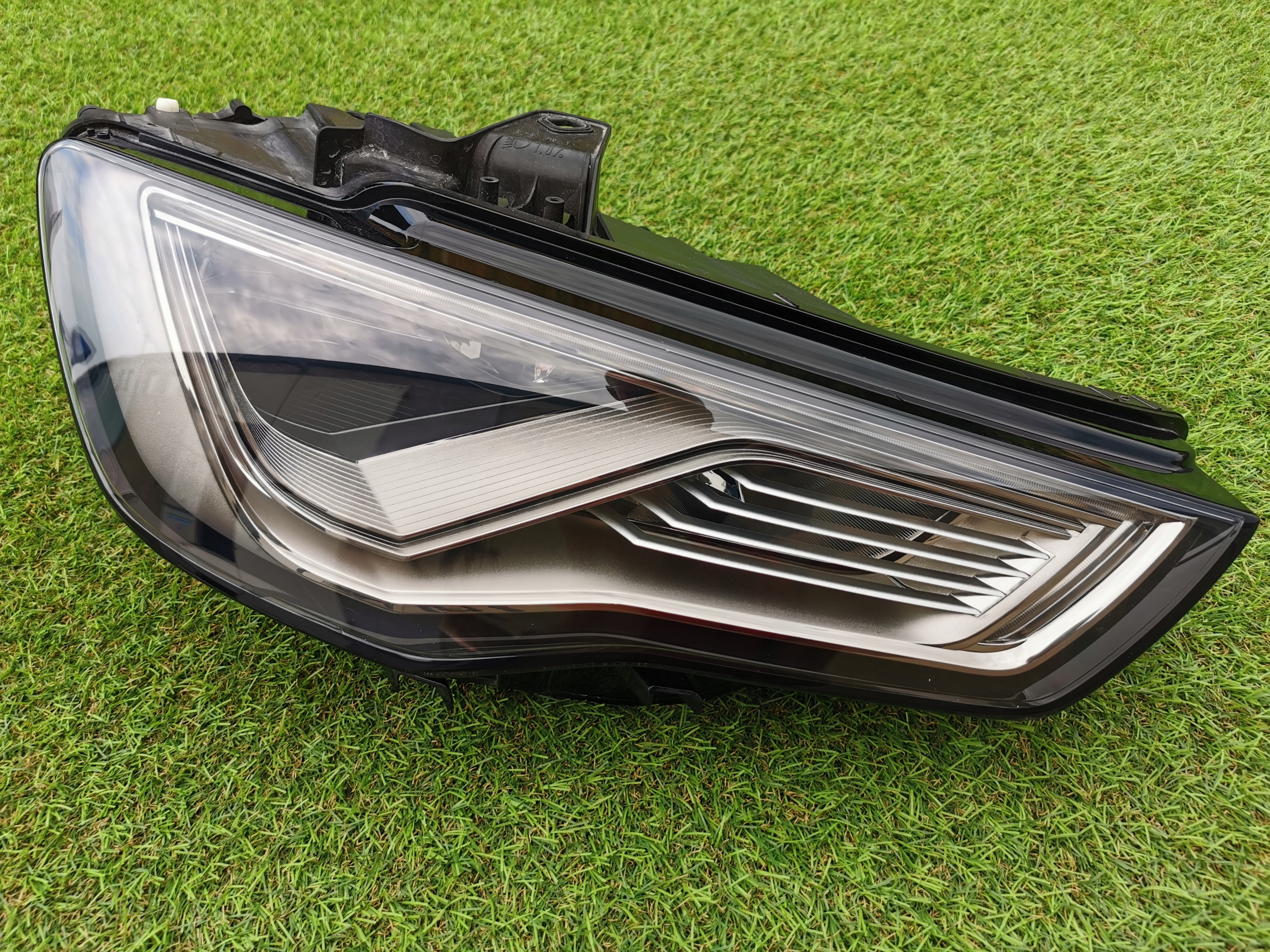 AUDI A3 8V FULL LED LAMPA PRAWA PRZOD 17S cała!