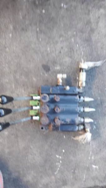 Rozdzielacz 3 sekcyjny i inne Marka maszyny Inna