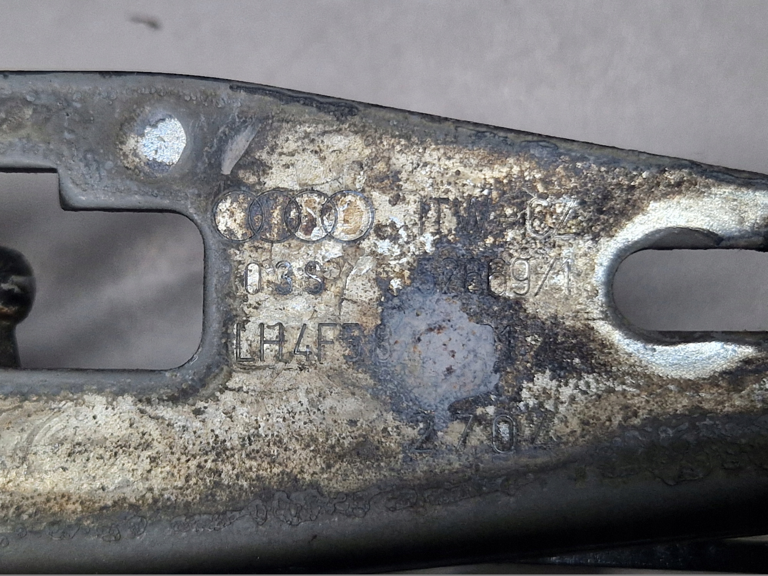 AUDI A6 C6 A6C6 sedan hinge hinges bonnet boot KOMPLET 4F5827302