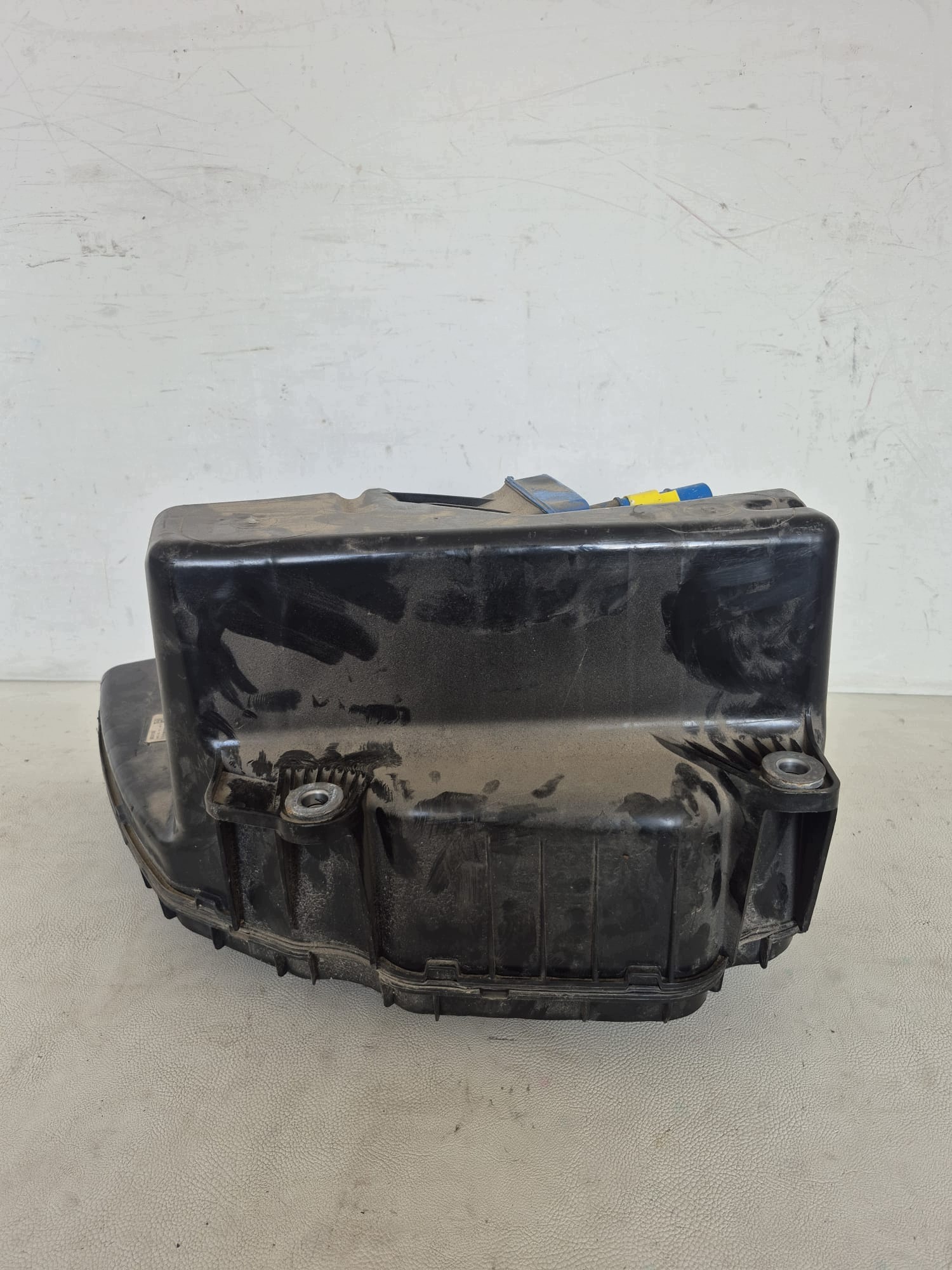 AUDI A4 B9 8W0 15- Behälter PLNU ADBLUE 8W0131878BP