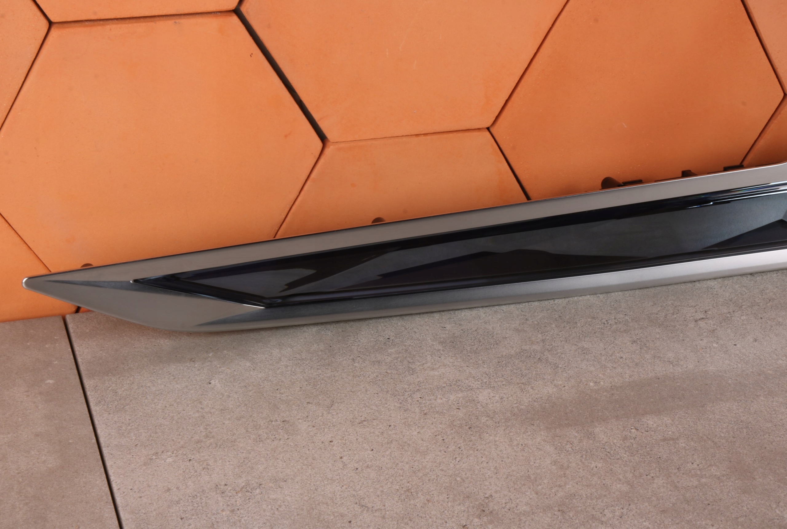 BMW 7 G70 PANEL DOTYKOWY door moulding left front BOWERS SZKLO 5A9BF09