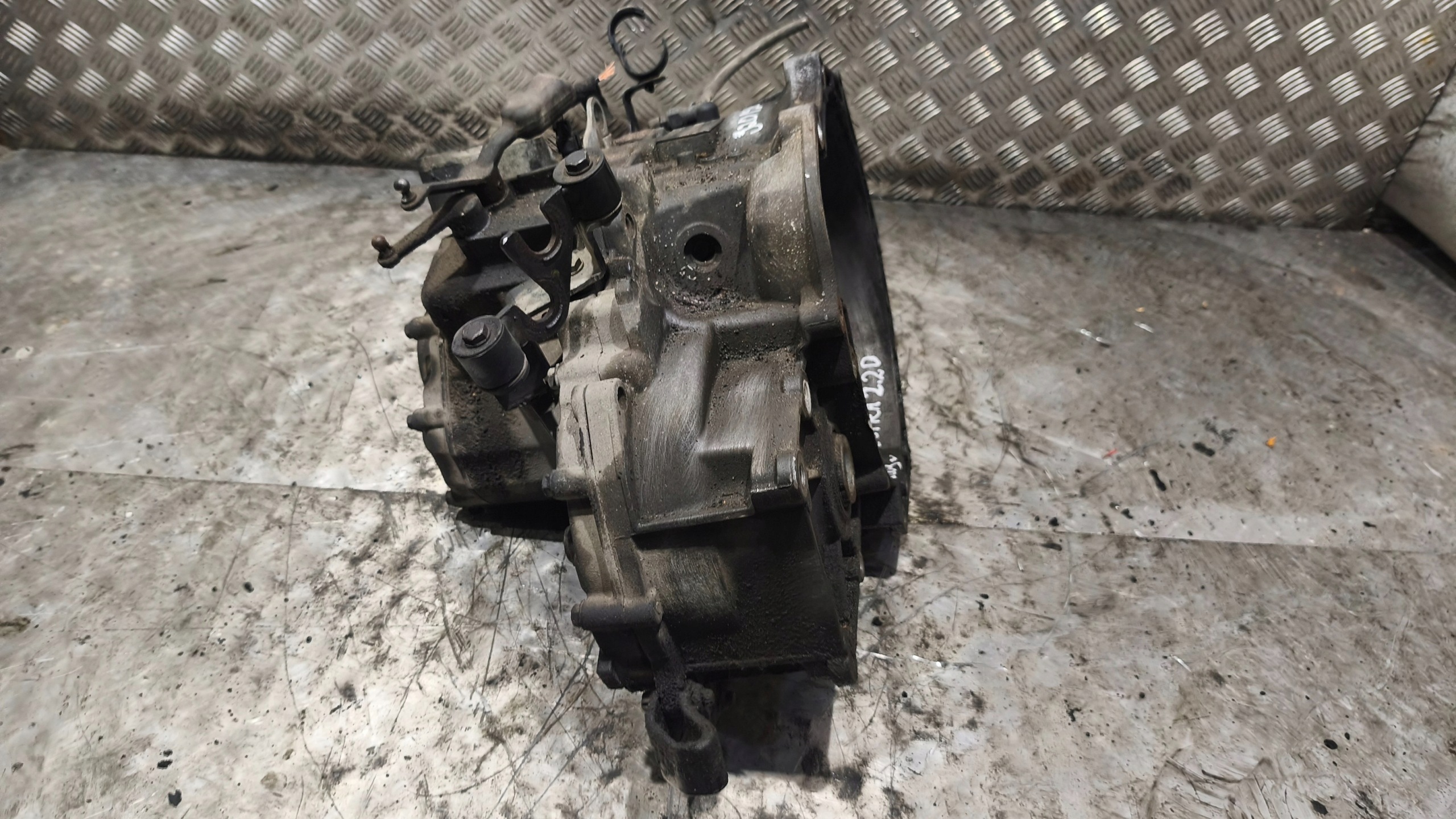 Getriebe OPEL VECTRA 2003r 2.2D GU 13101871