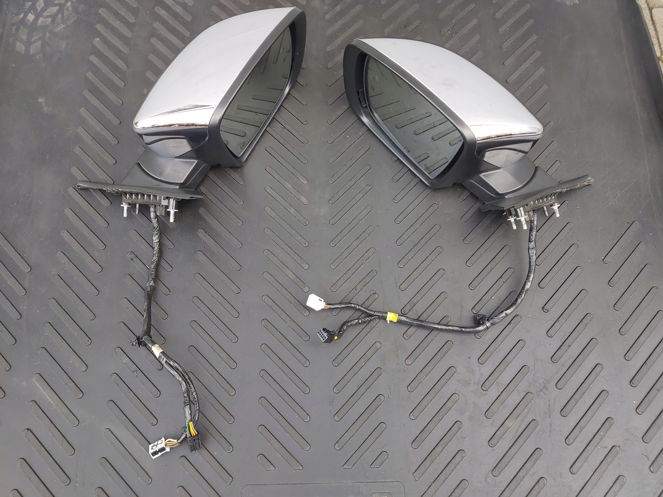mirror right 9+9 PIN LANCIA THEMA II 300C