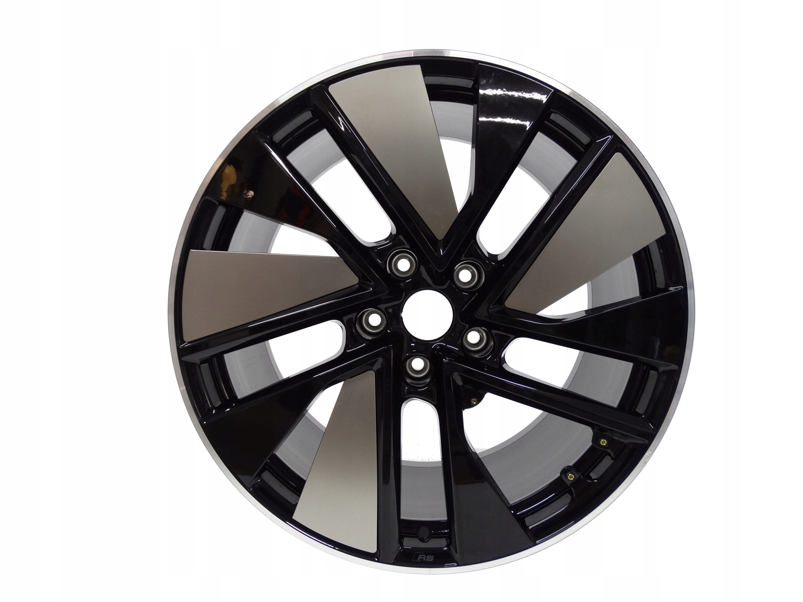 Audi RS е-трон GT обід 21 дюймів tylnaj3601025k