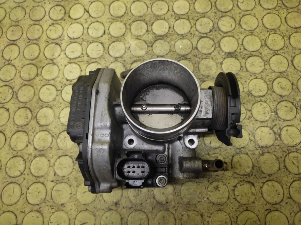 VW BORA 2.0 throttle flap 06A133064H