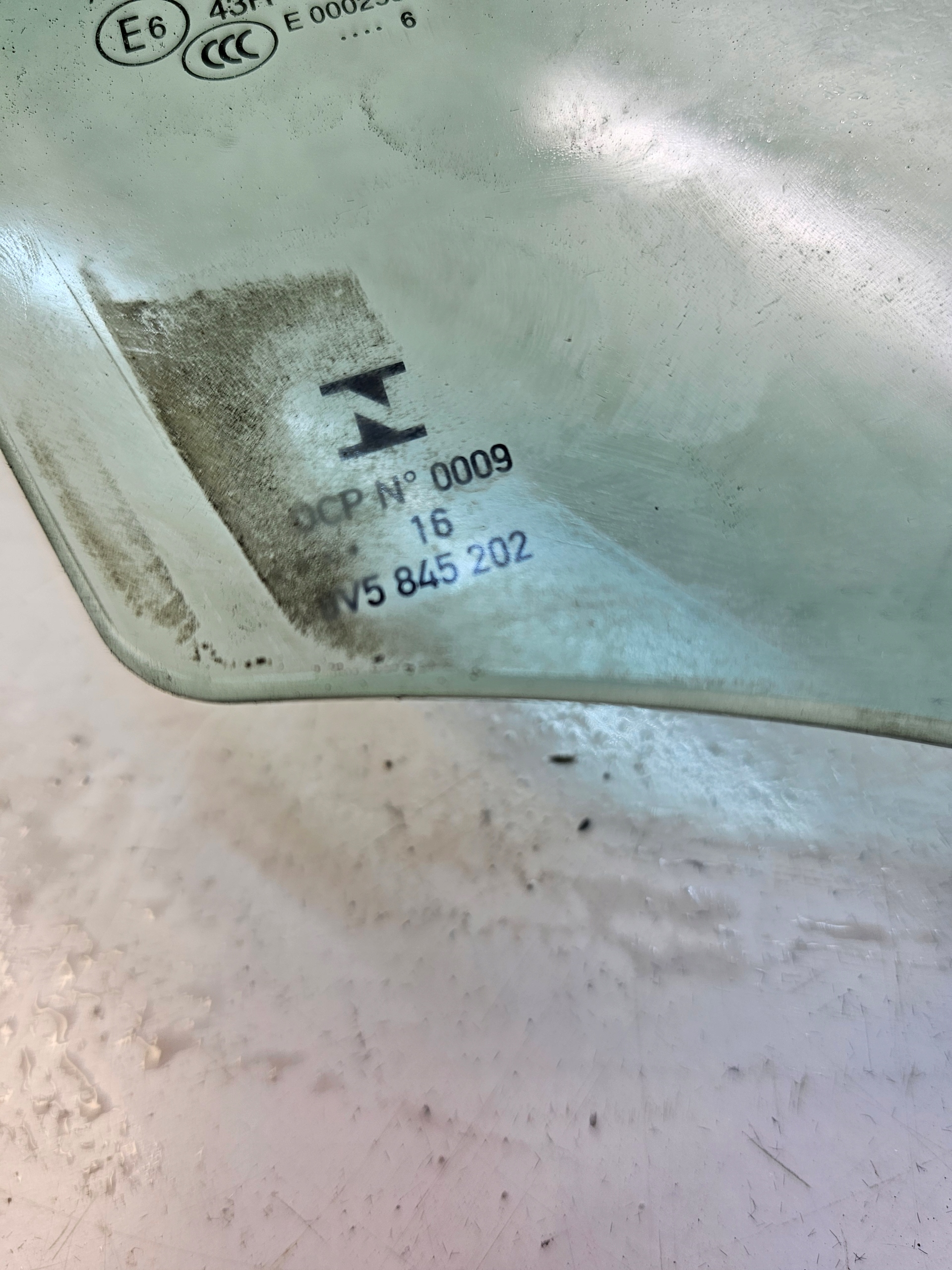 window side door right front AUDI A3 8V sedan 2016R
