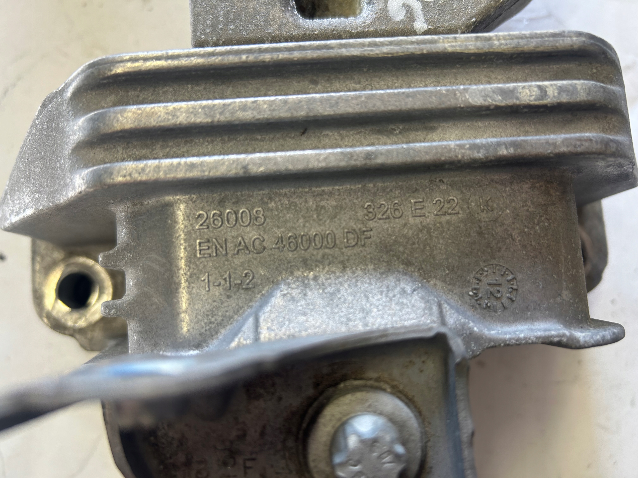 MERCEDES A KLASA W176 1,8 CDI Getriebehalter A24624006