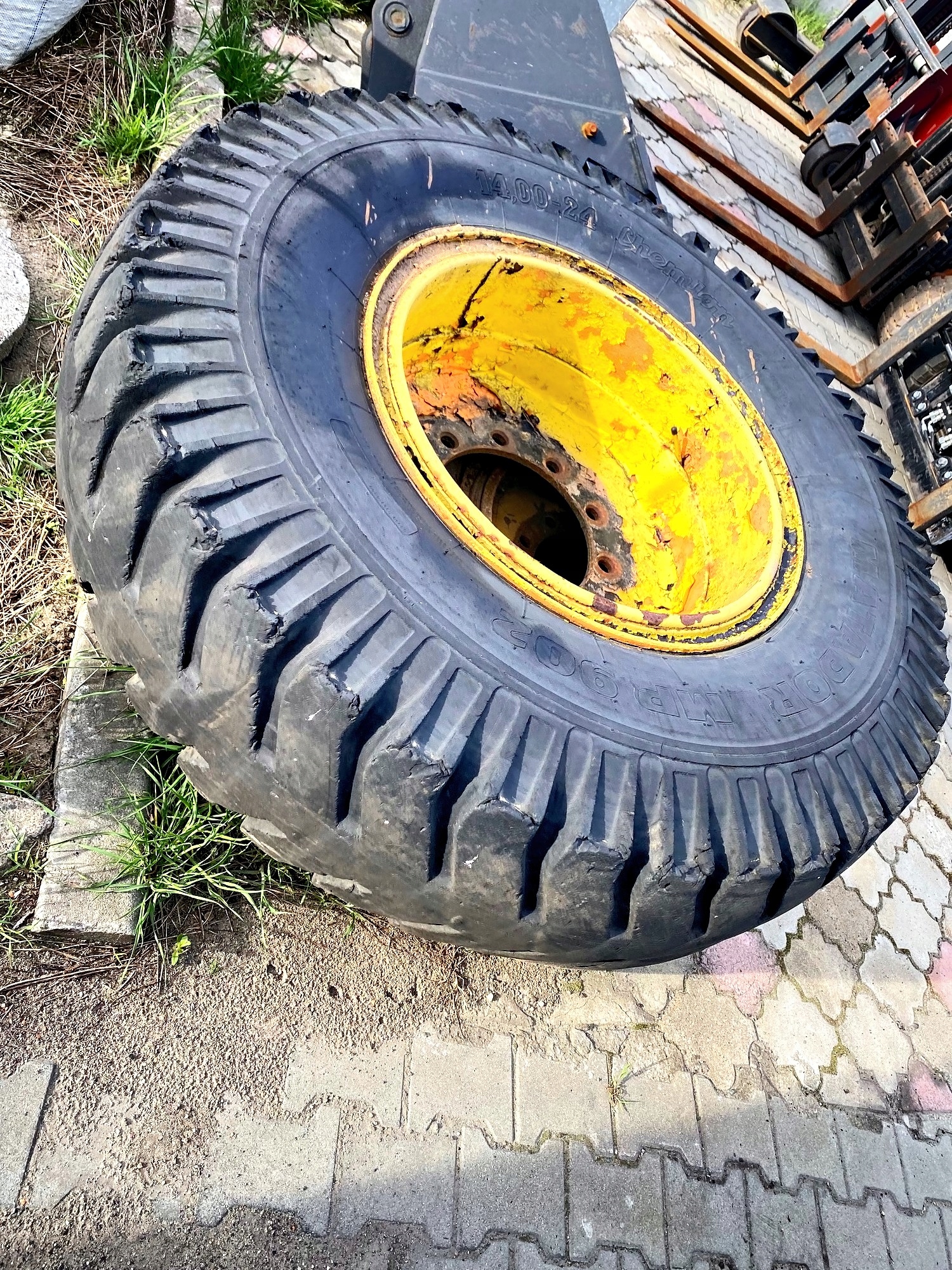 opona Matador 14.00-24 rozmiar cale 24 z dętka