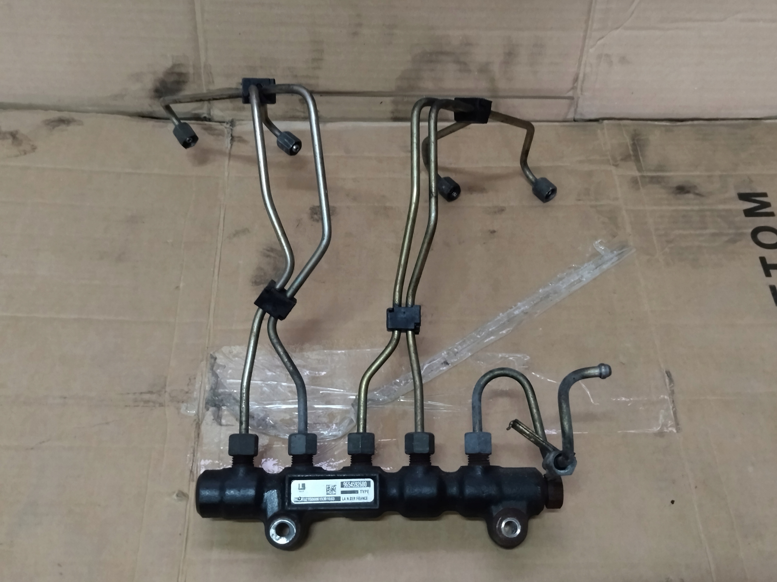 LISTWA WTRYSKOWA 1.6 HDI - 9654592680