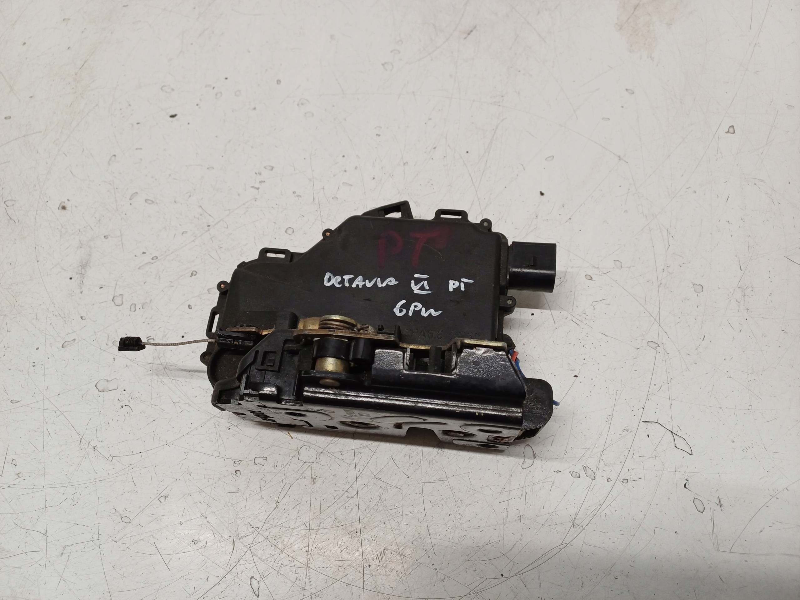 SKODA OCTAVIA 1 I 96- ZAMEK PRAWY TYŁ 6PIN