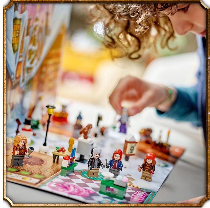Адвент-календарь LEGO Harry Potter 76418 2023, 18 мини-моделей Хогсмида и 6 минифигурок, от 7 лет — фото 7