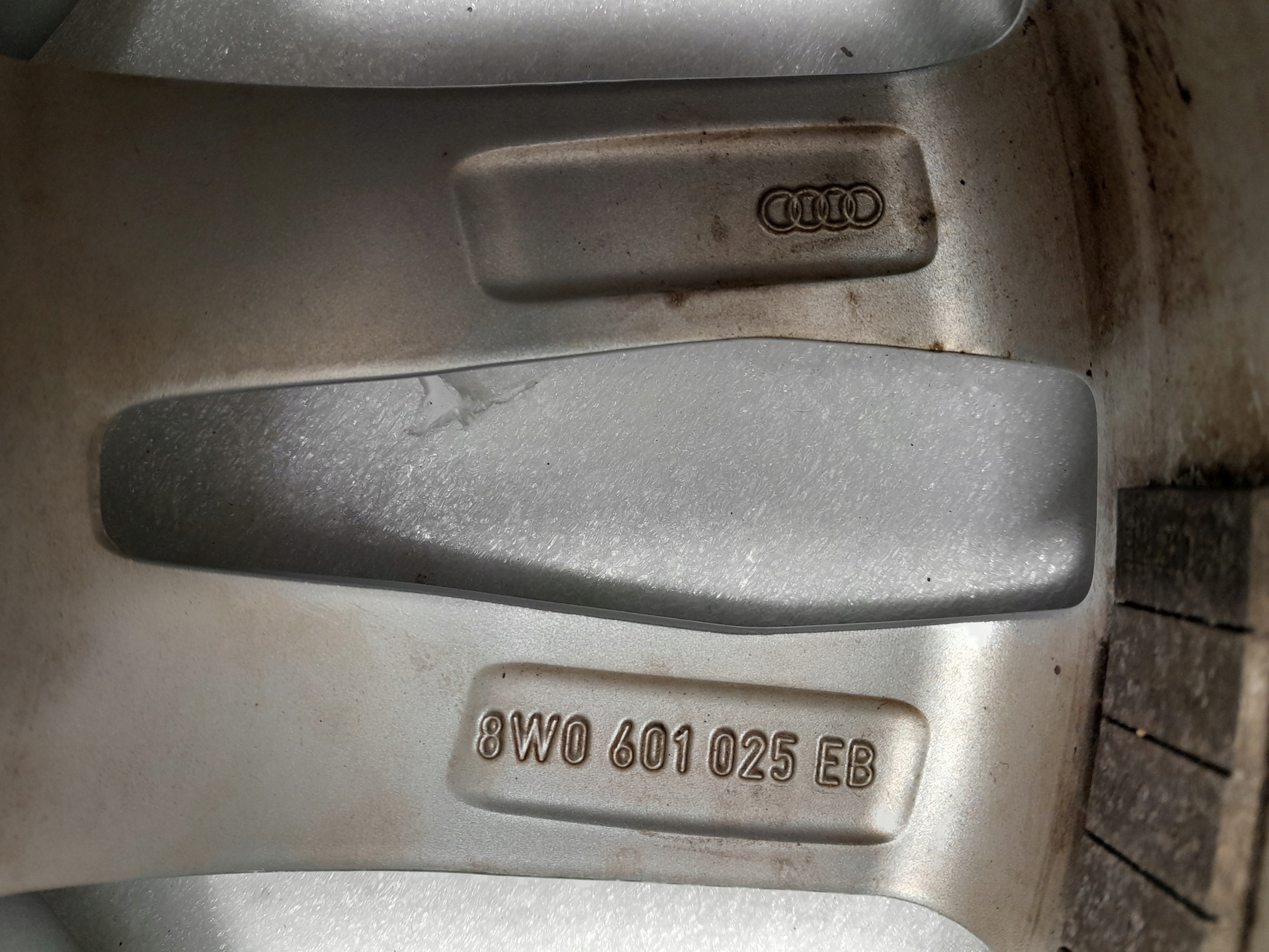AUDI A4 B9 A5 8W A6 disk ALU 18'' CALI ORG. 8W0601025EB