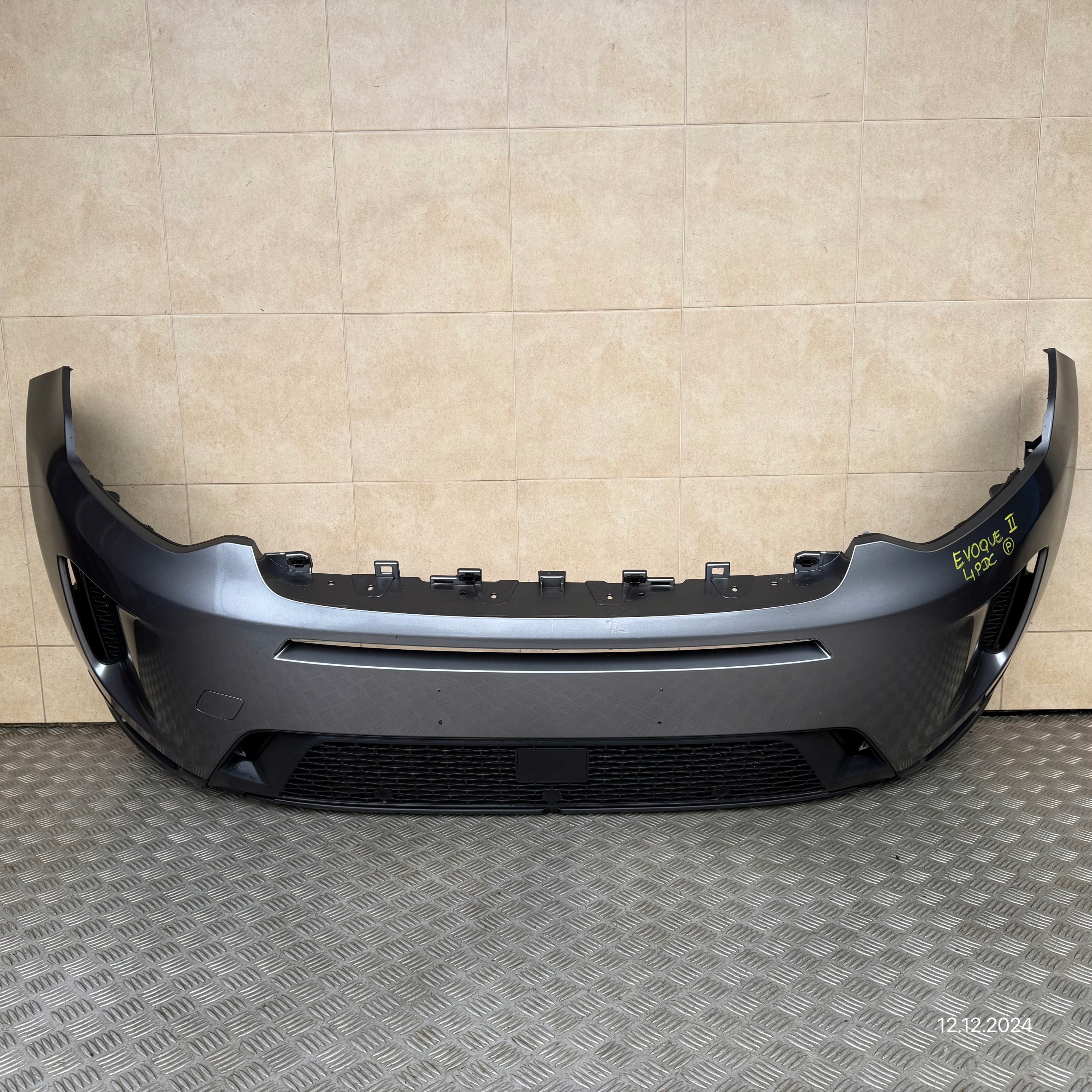 front bumper complete LAND ROVER RANGE ROVER EVOQUE II 2022 ROK 4 PDC