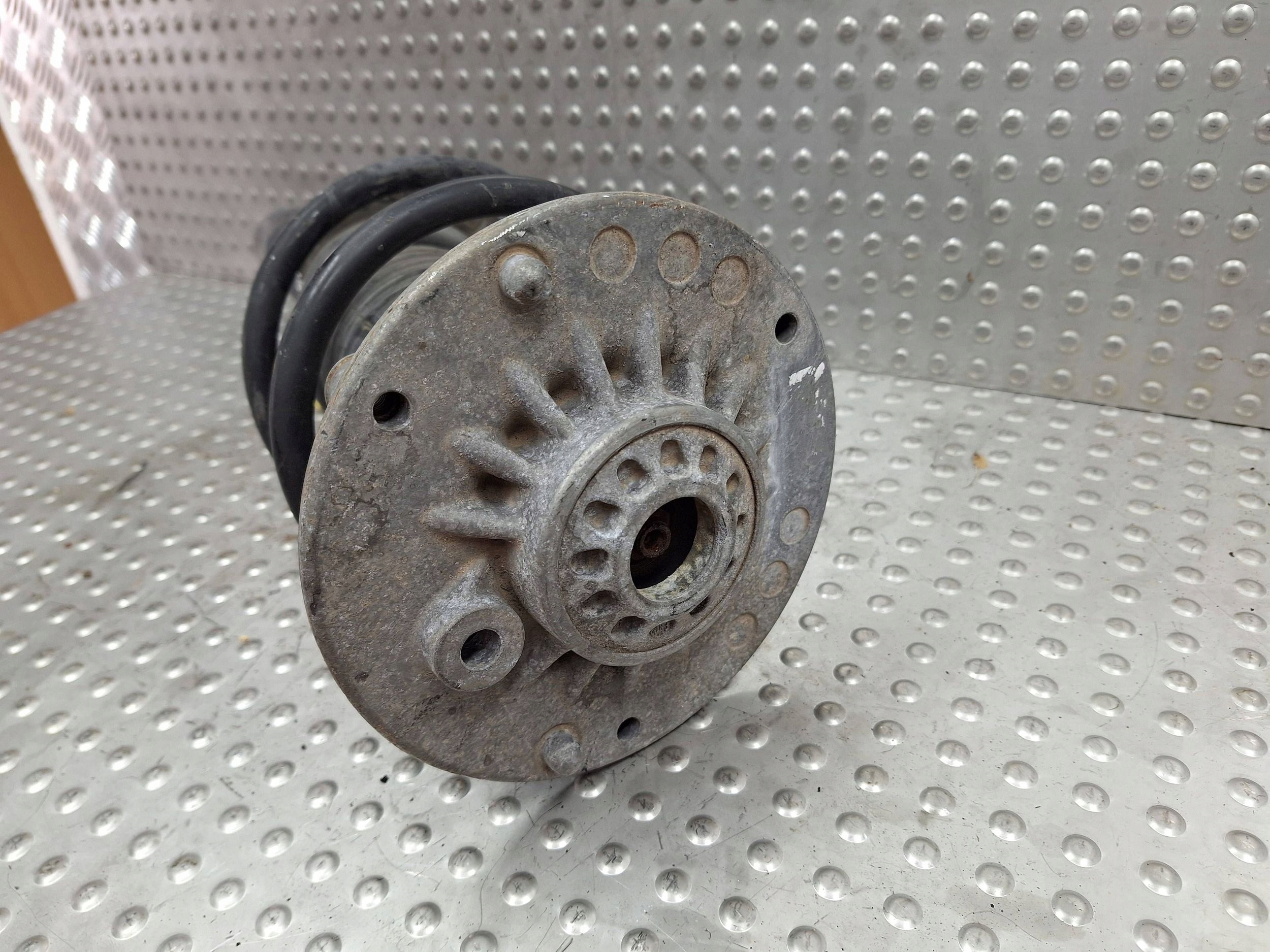 shock absorber right front MINI COOPER R55 R56 13- 6870818
