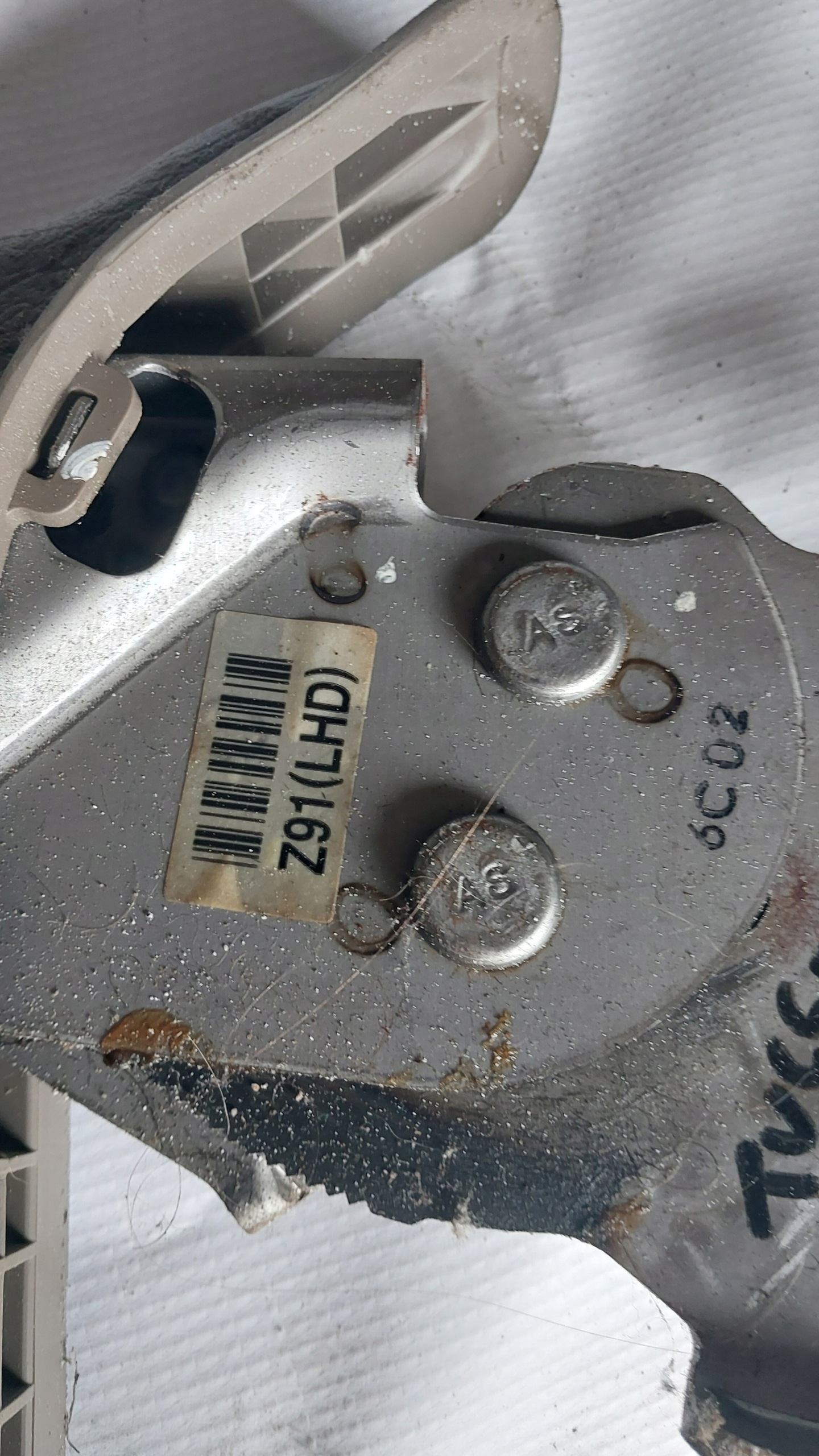 HYUNDAI TUCSON a 2004 - 2010 R0K páčka elektrická brzda BÉŽOVY