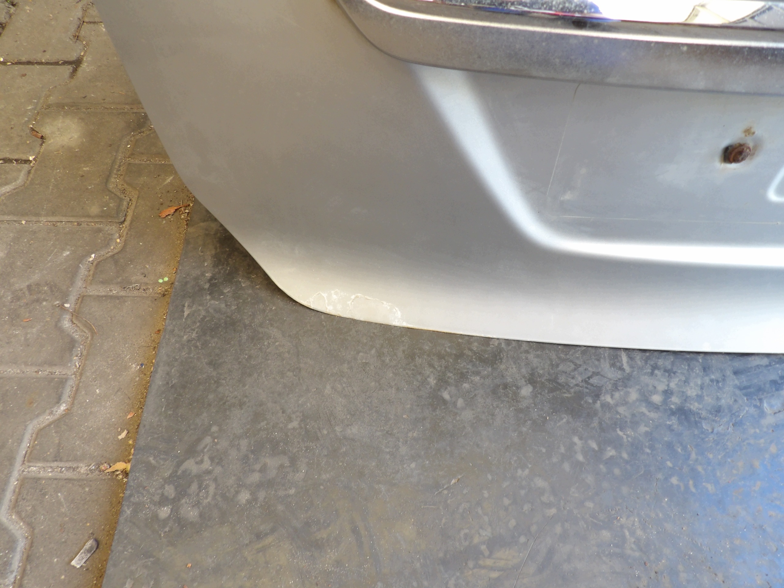 Honda FR-V trunk door boot NH632M