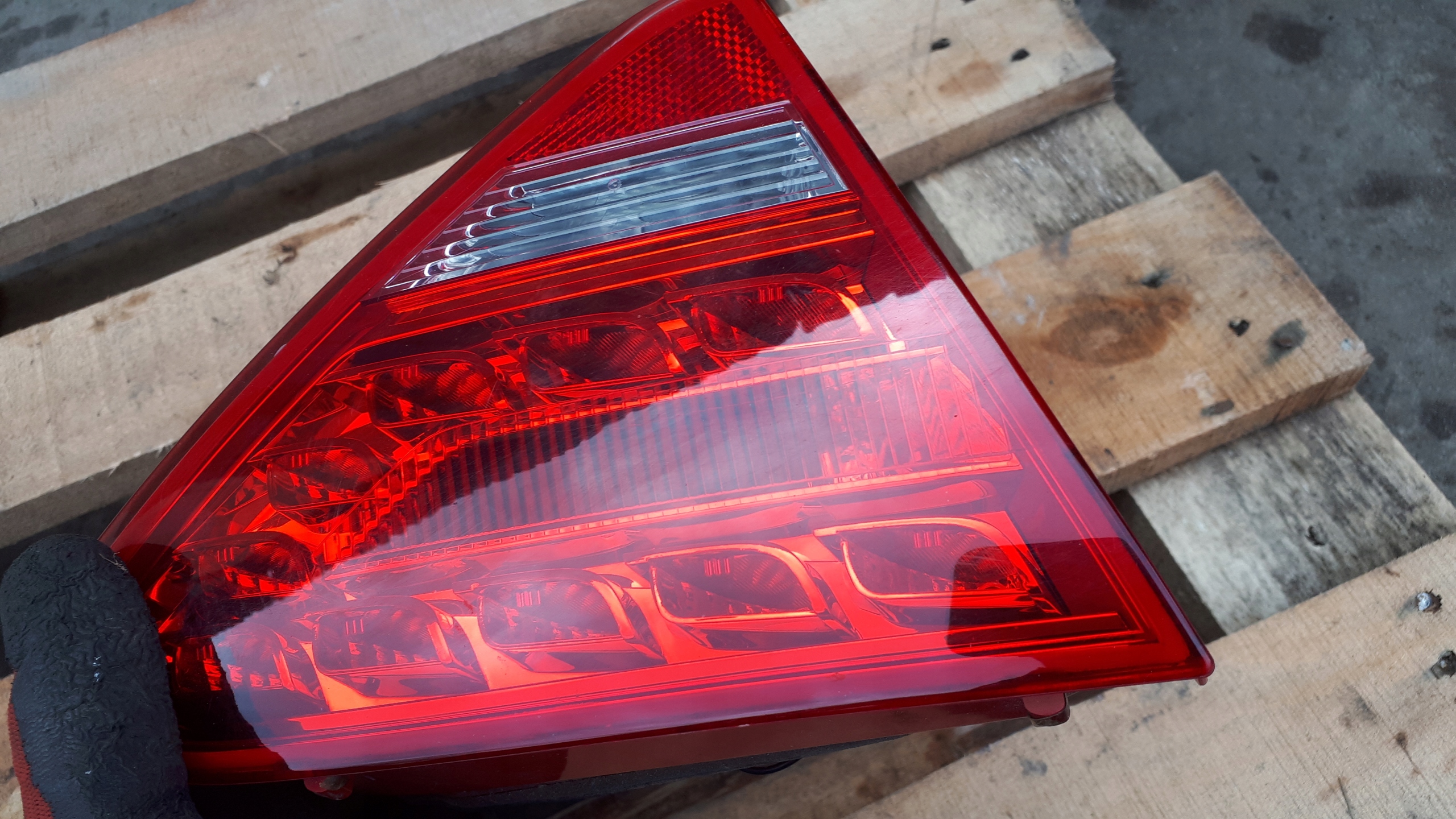 A5 8T light LED left rear part to the bonnet 8T0945093A
