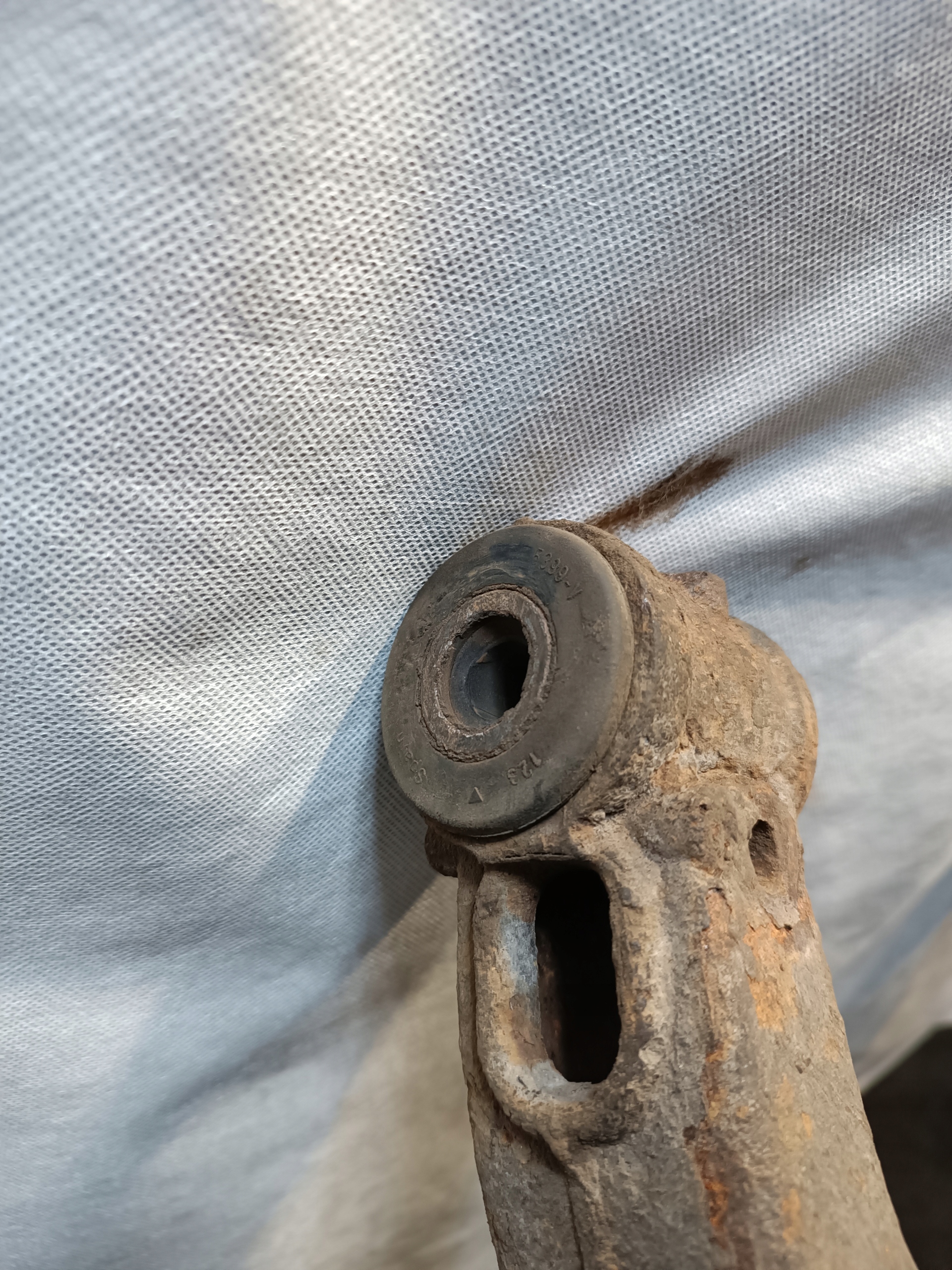 arm swing left rear part MERCEDES VITO 108D 1998r