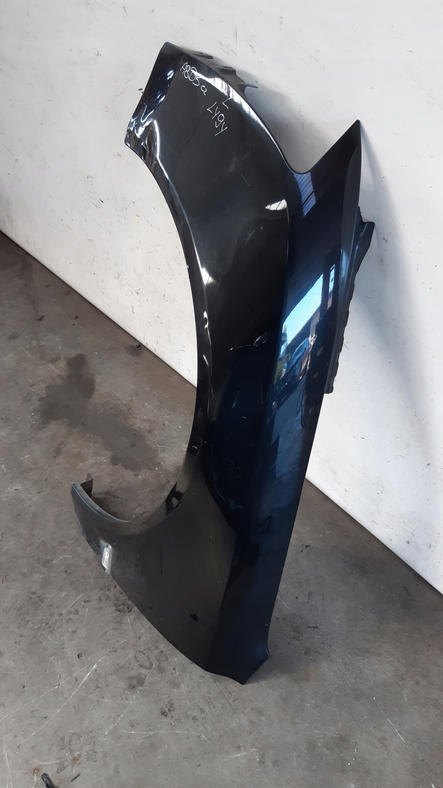 fender left LZ9Y Audi A8 D3