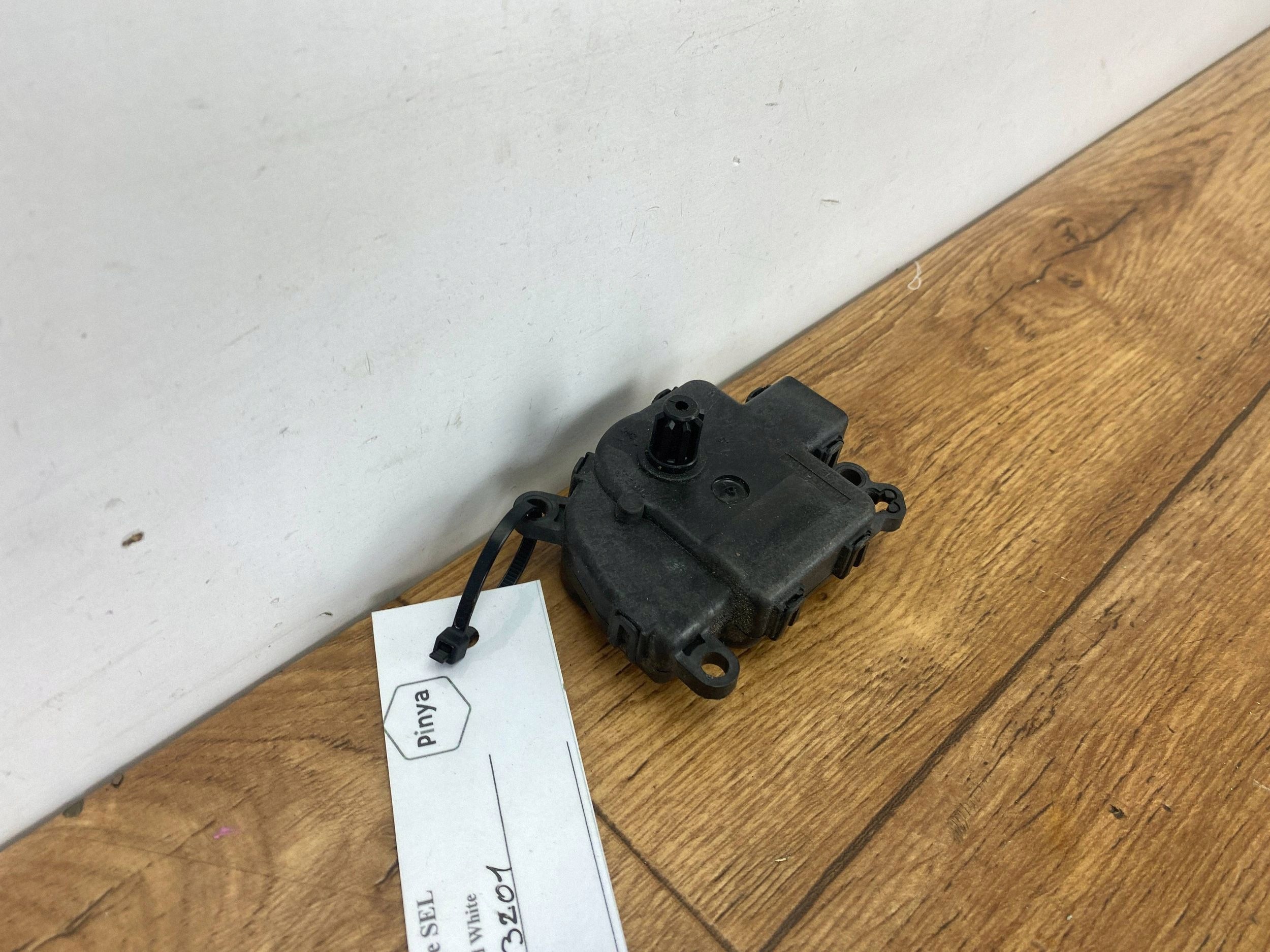 Micro moteur du capot Bouches buses Ford Edge II 2019+