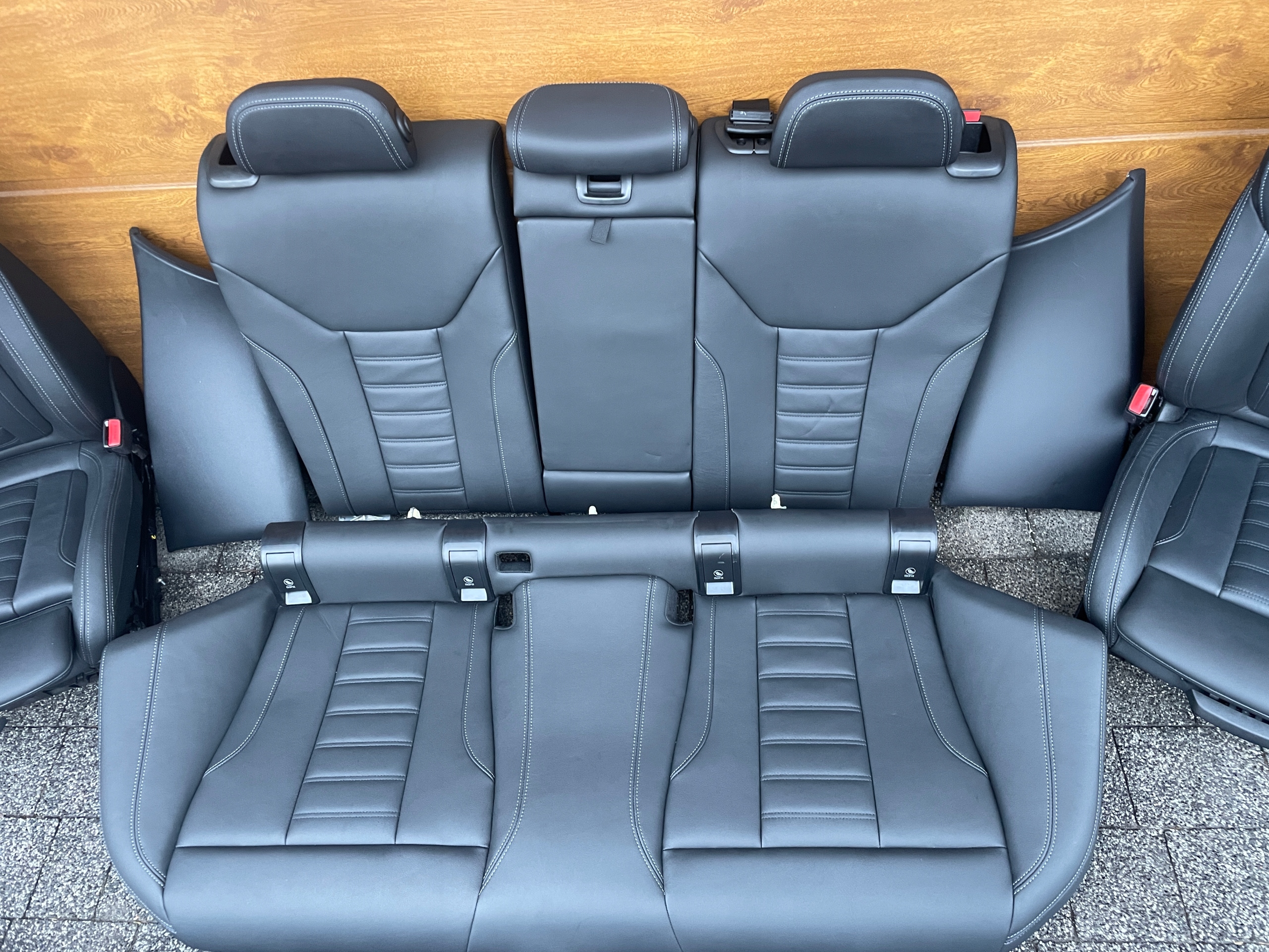 BMW G26 I4 кресла диван бочки обивка