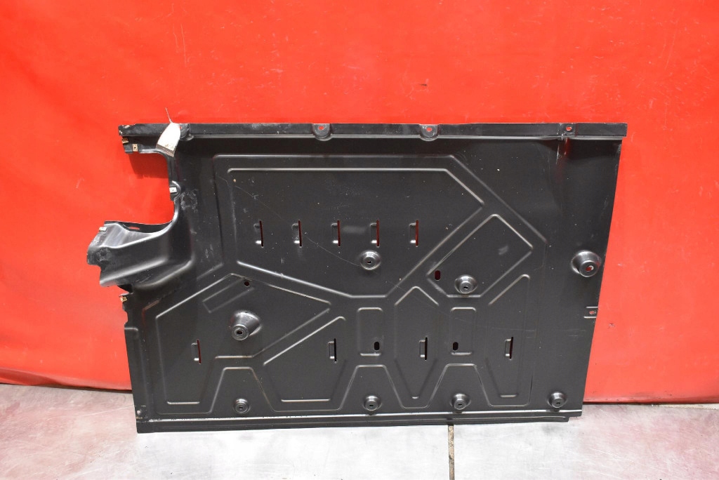 cover chassis right front 7LE825218 VW CRAFTER e-CRAFTER 2 II 18-24