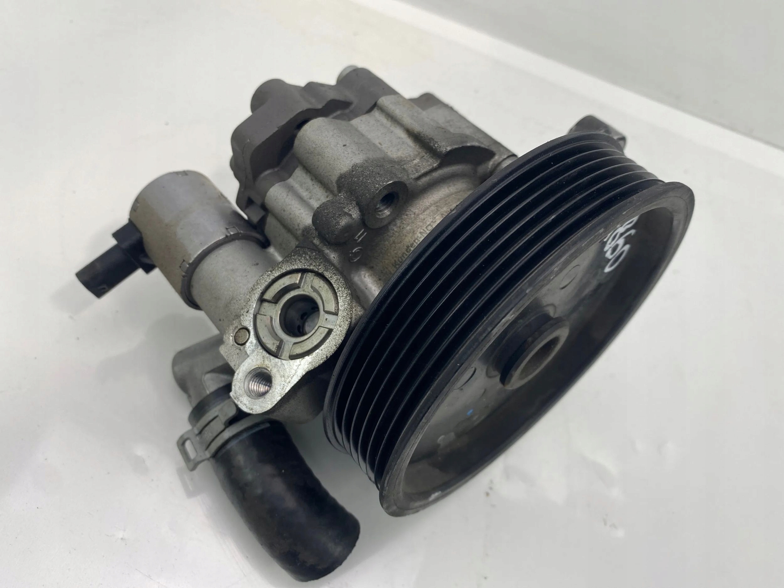 Mercedes E 200 CGI 250 W212 1,8 CGI servo pump A0064667601