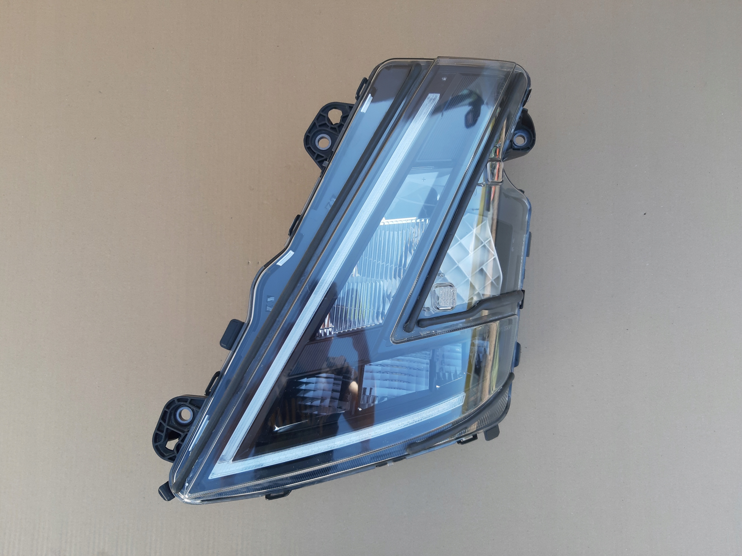 VOLVO FH5 REFLEKTOR LEWY LAMPA LEWA FULL LED Strona zabudowy lewa