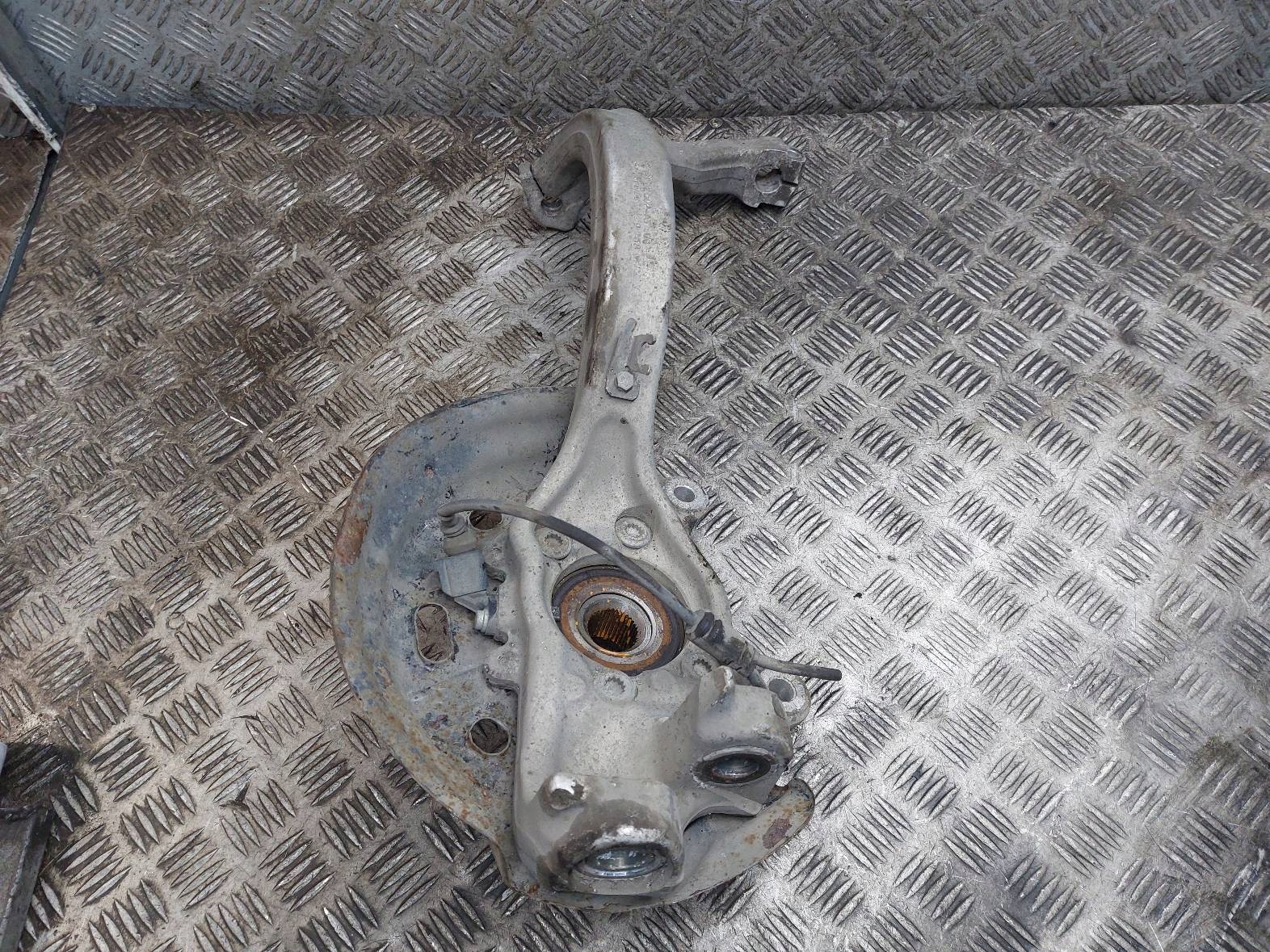 čepu otoč pravý předek AUDI A8 D3 LIFT