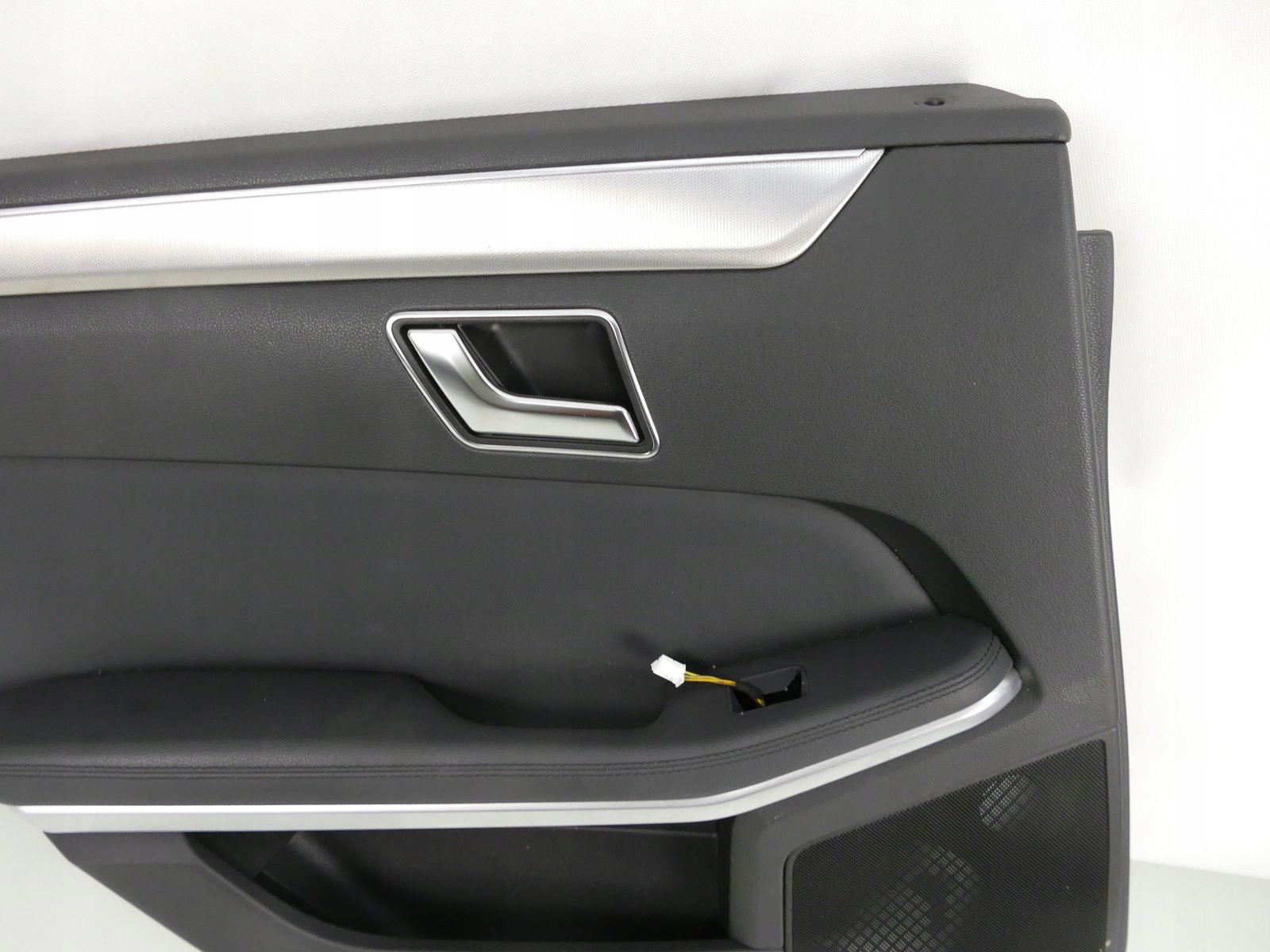 MERCEDES E W212 sedan side door left rear part