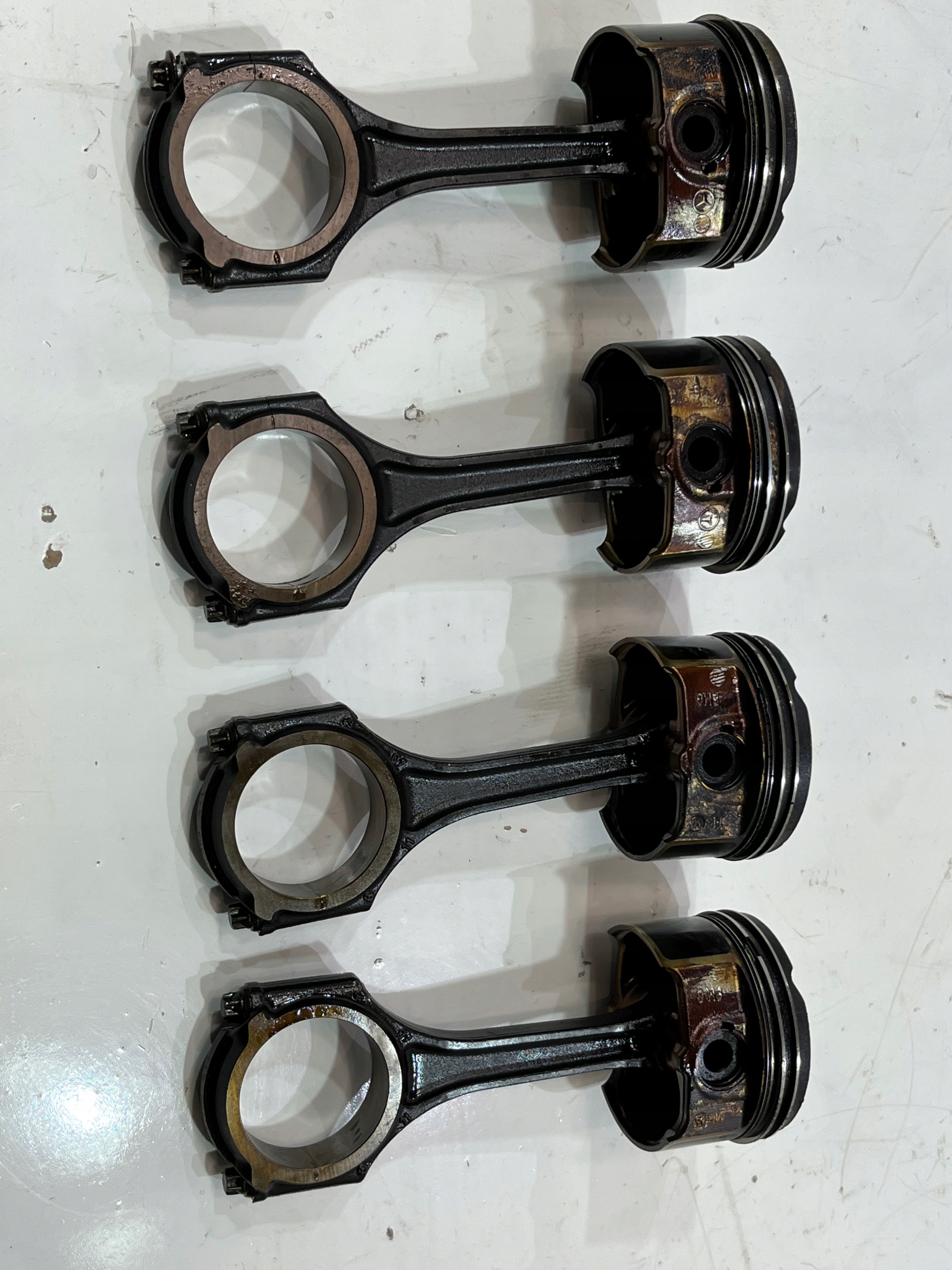 888.112.376 - Поршень + шатун MERCEDES W204 1.8 CGI 271820 весь!