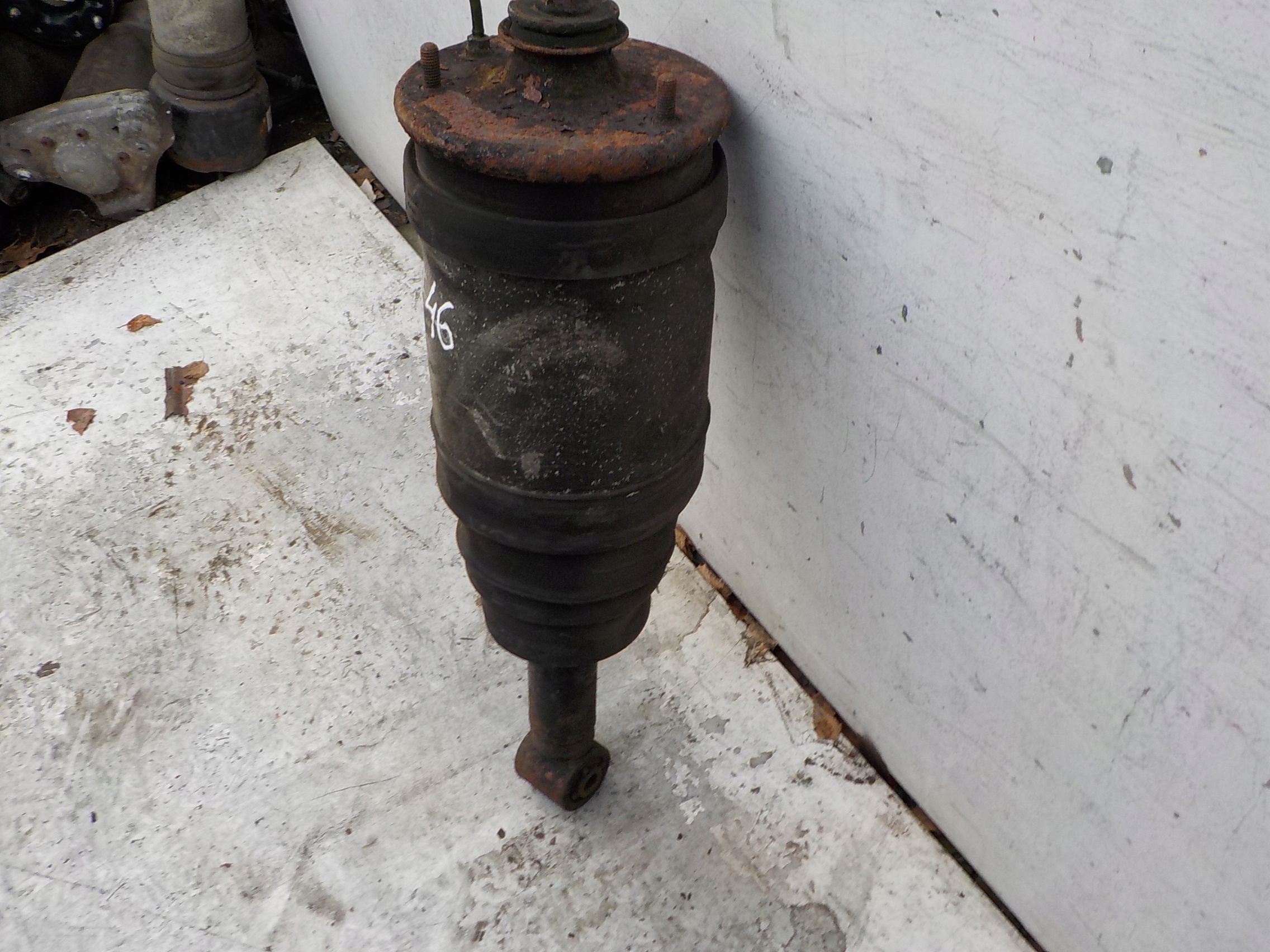 46 shock absorber left rear RANGE ROVER SPORT L320