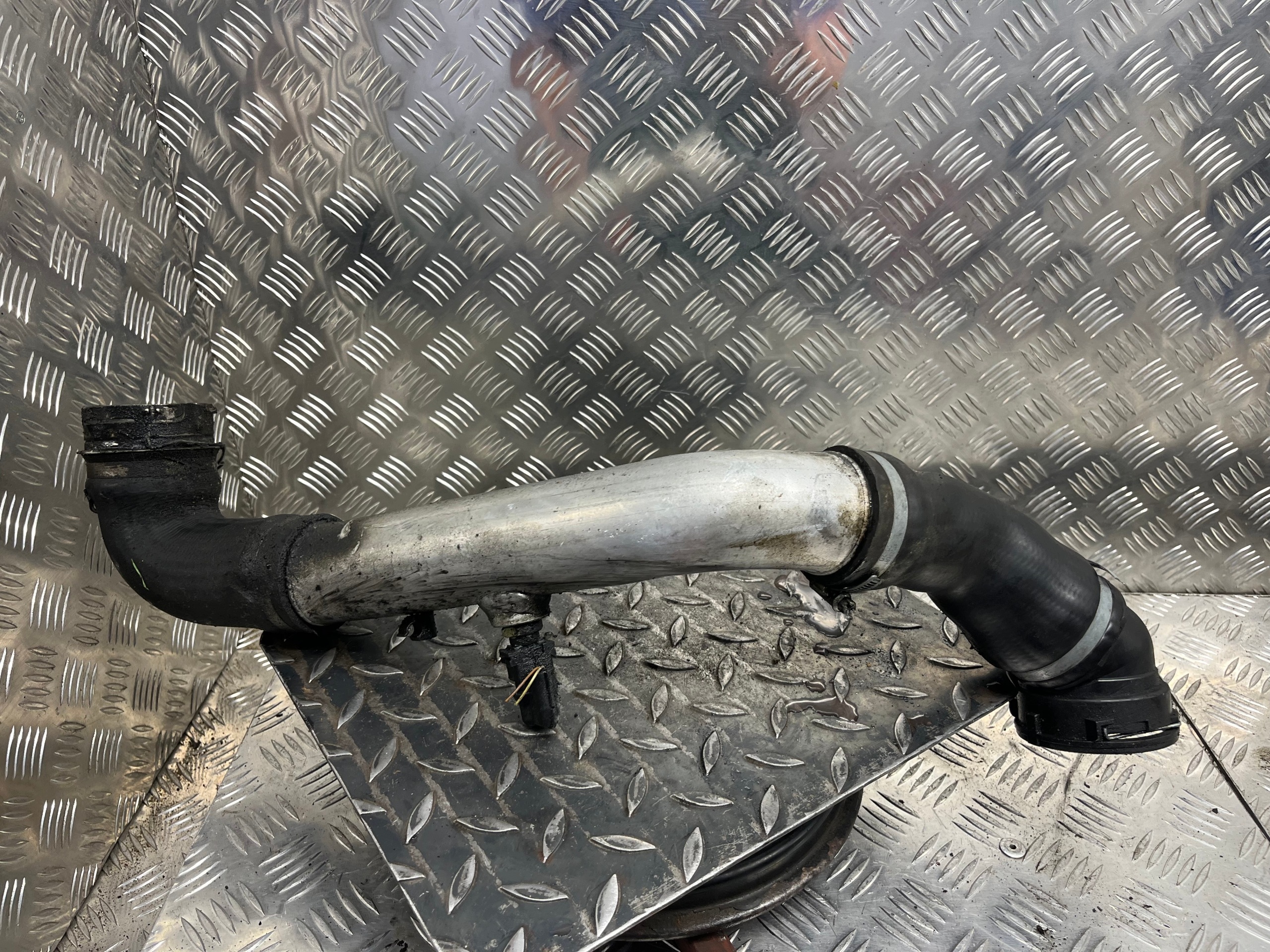 rohr Schlauch intercooler turbo BMW E60 7790132-03